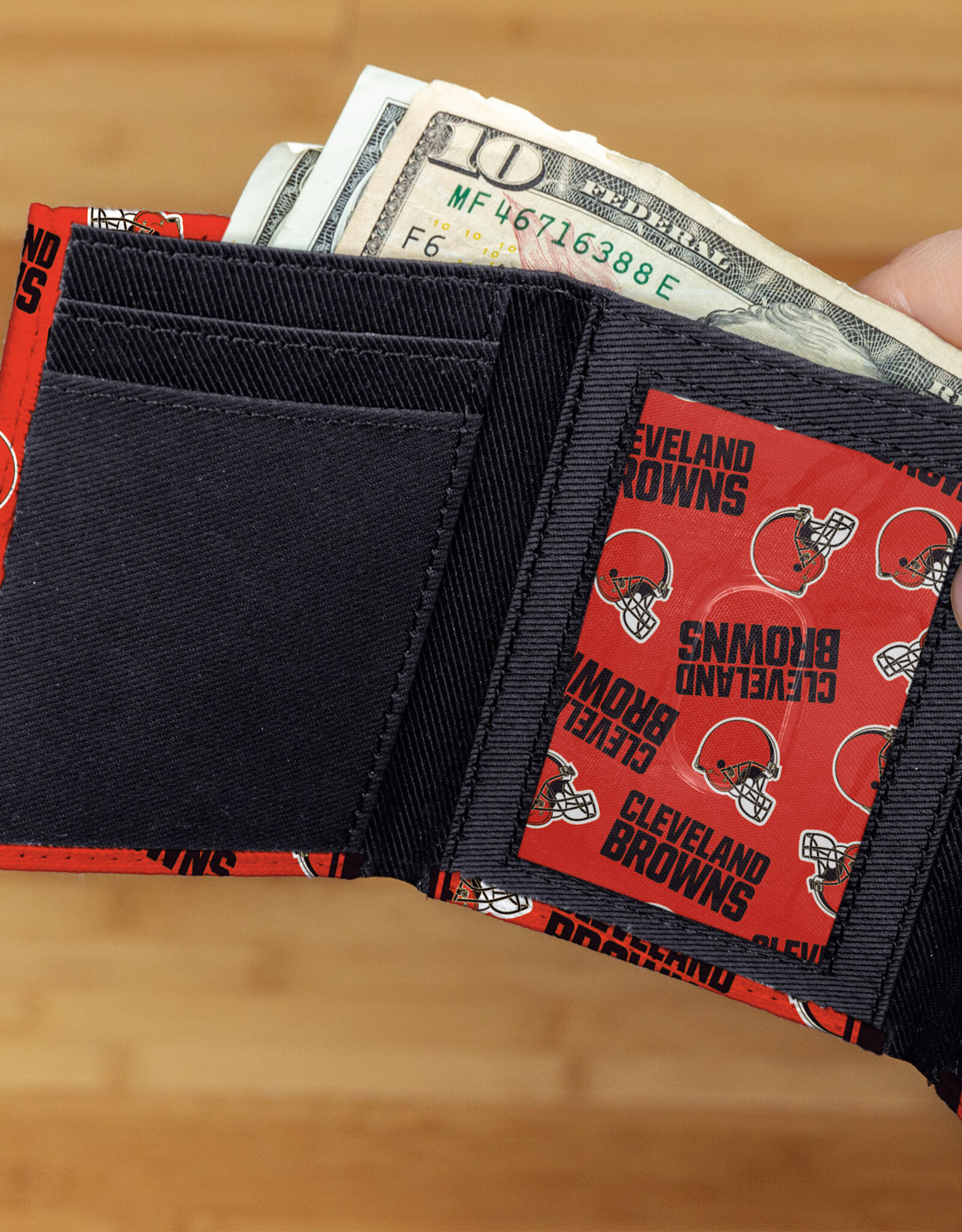 RICO INDUSTRIES Cleveland Browns Canvas Trifold Wallet