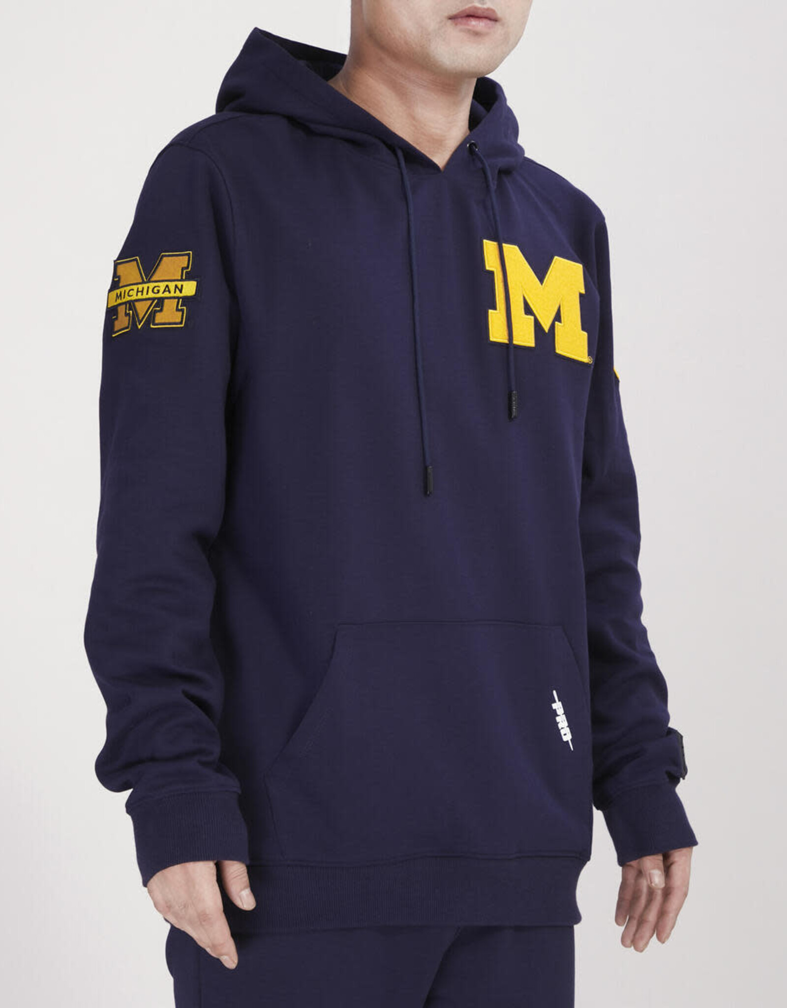 Pro Standard Michigan Wolverines Men's Classic Logo Pullover Hoodie - Navy