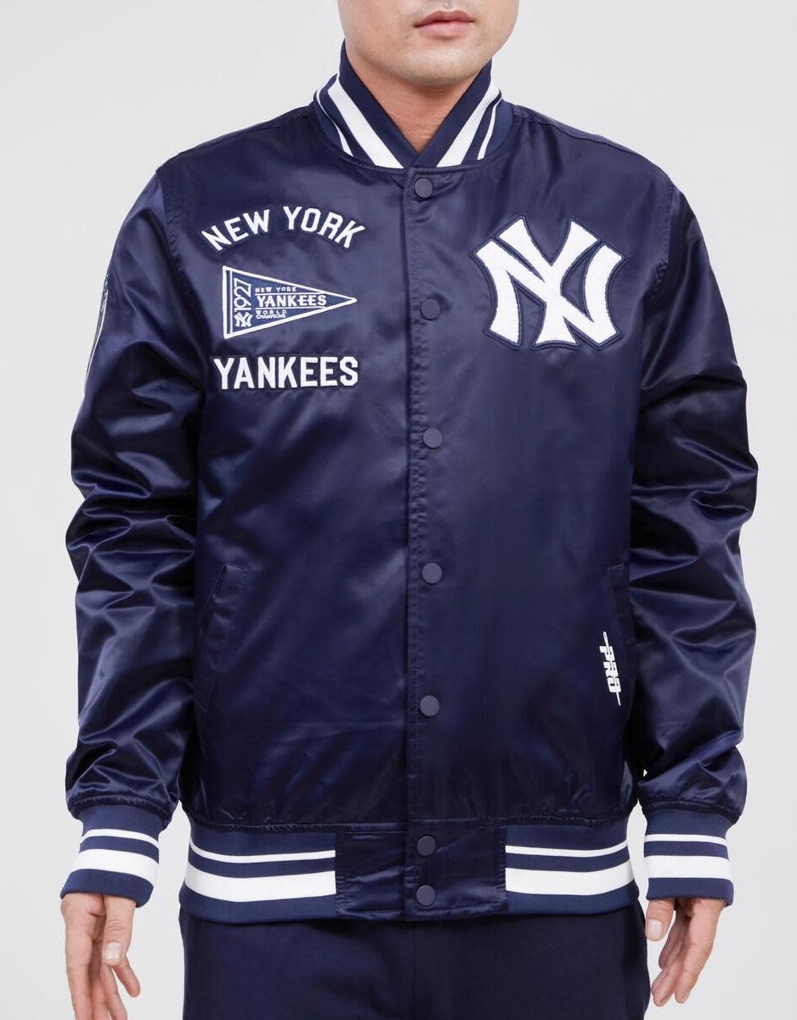 Pro Standard New York Yankees Men's Classic Retro Satin Jacket - Navy