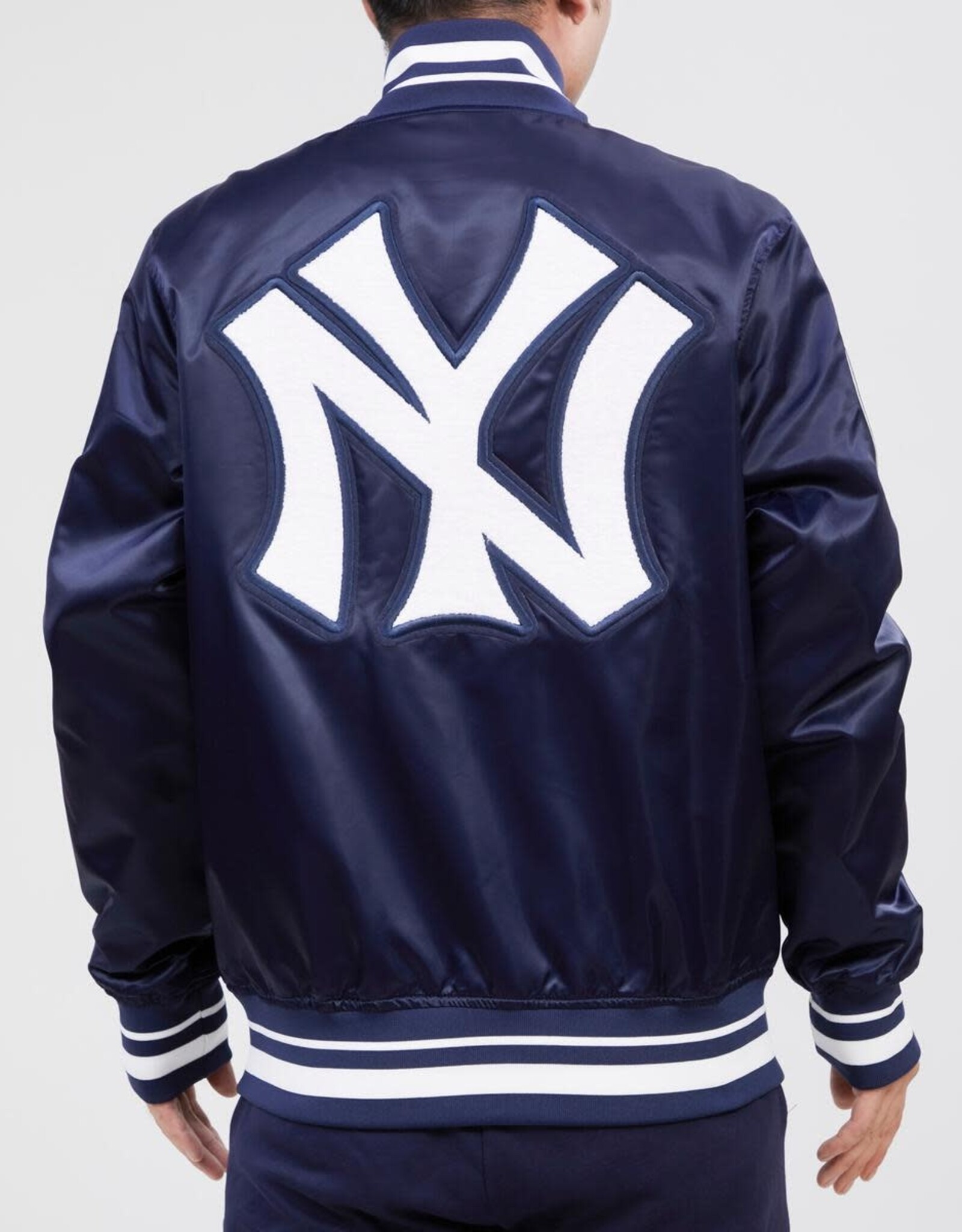 Pro Standard New York Yankees Men's Classic Retro Satin Jacket - Navy