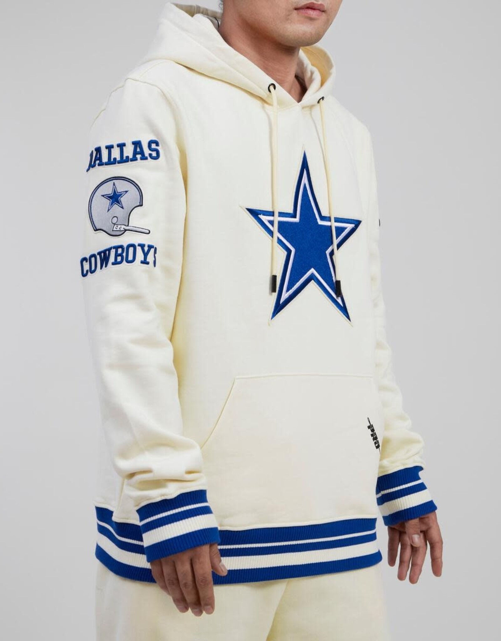 Pro Standard Dallas Cowboys Men's Retro Classic Fleece Pullover Hoodie - Eggshell