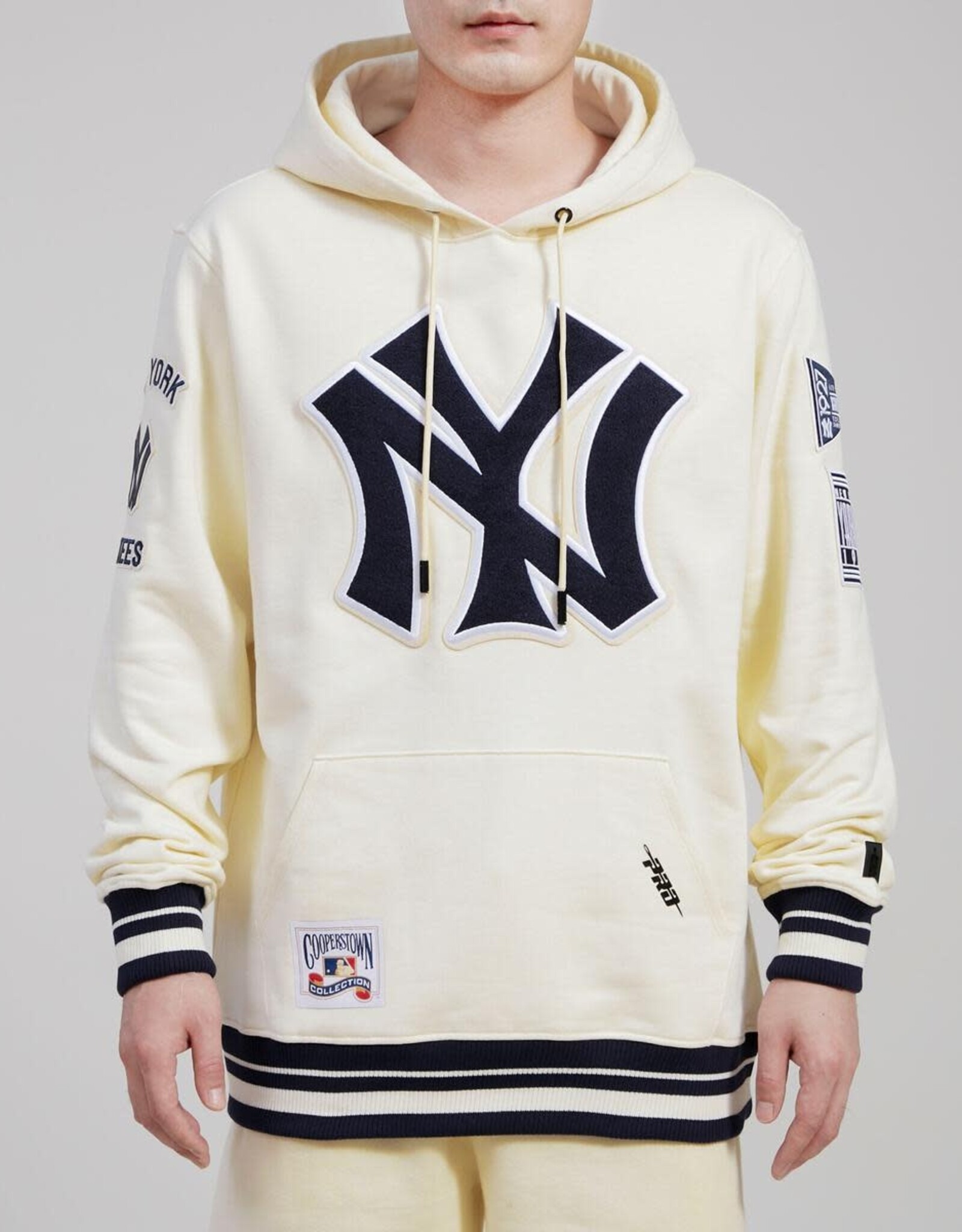 Pro Standard New York Yankees Men's Retro Classic Fleece Pullover Hoodie - Eggshell