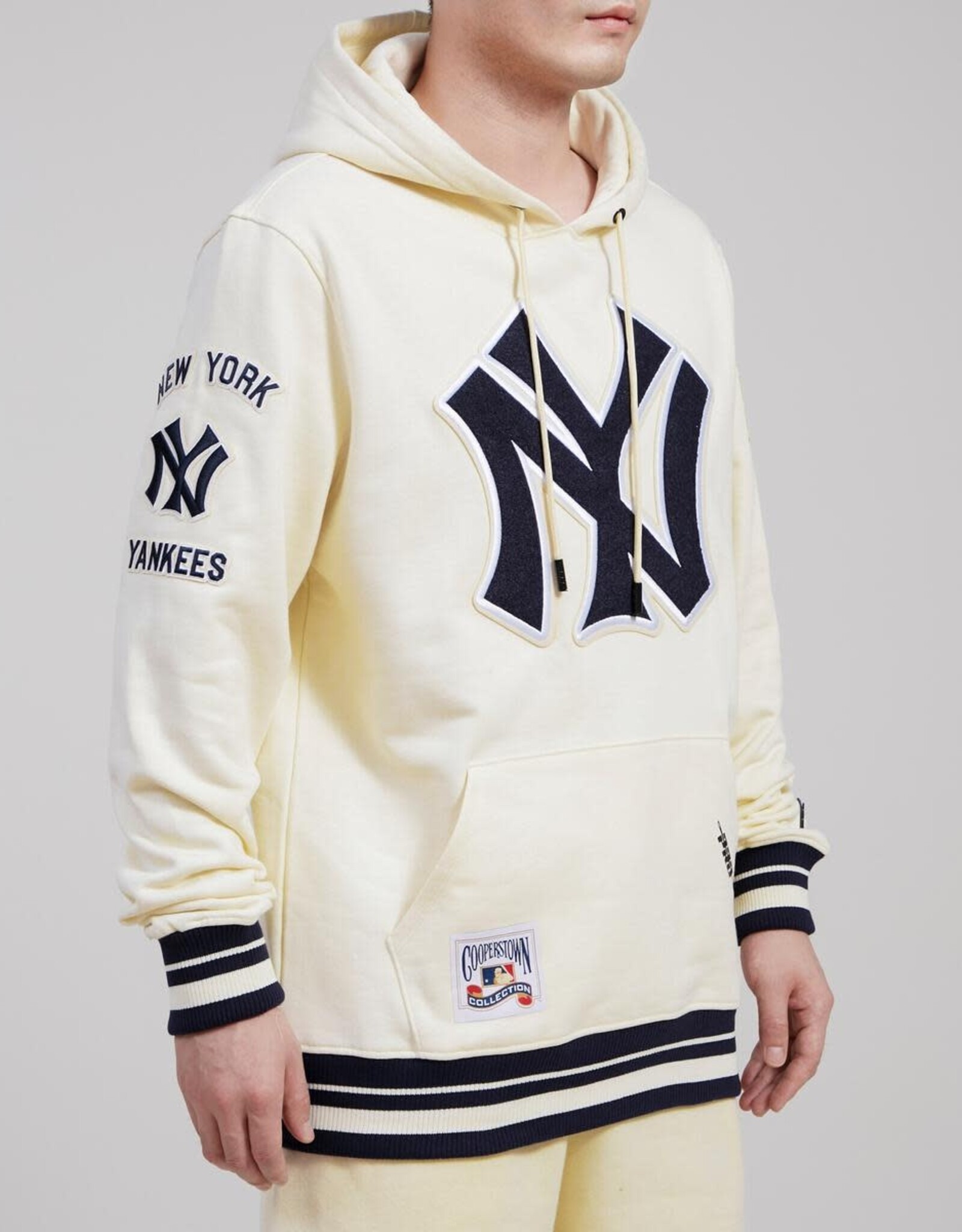 Pro Standard New York Yankees Men's Retro Classic Fleece Pullover Hoodie - Eggshell