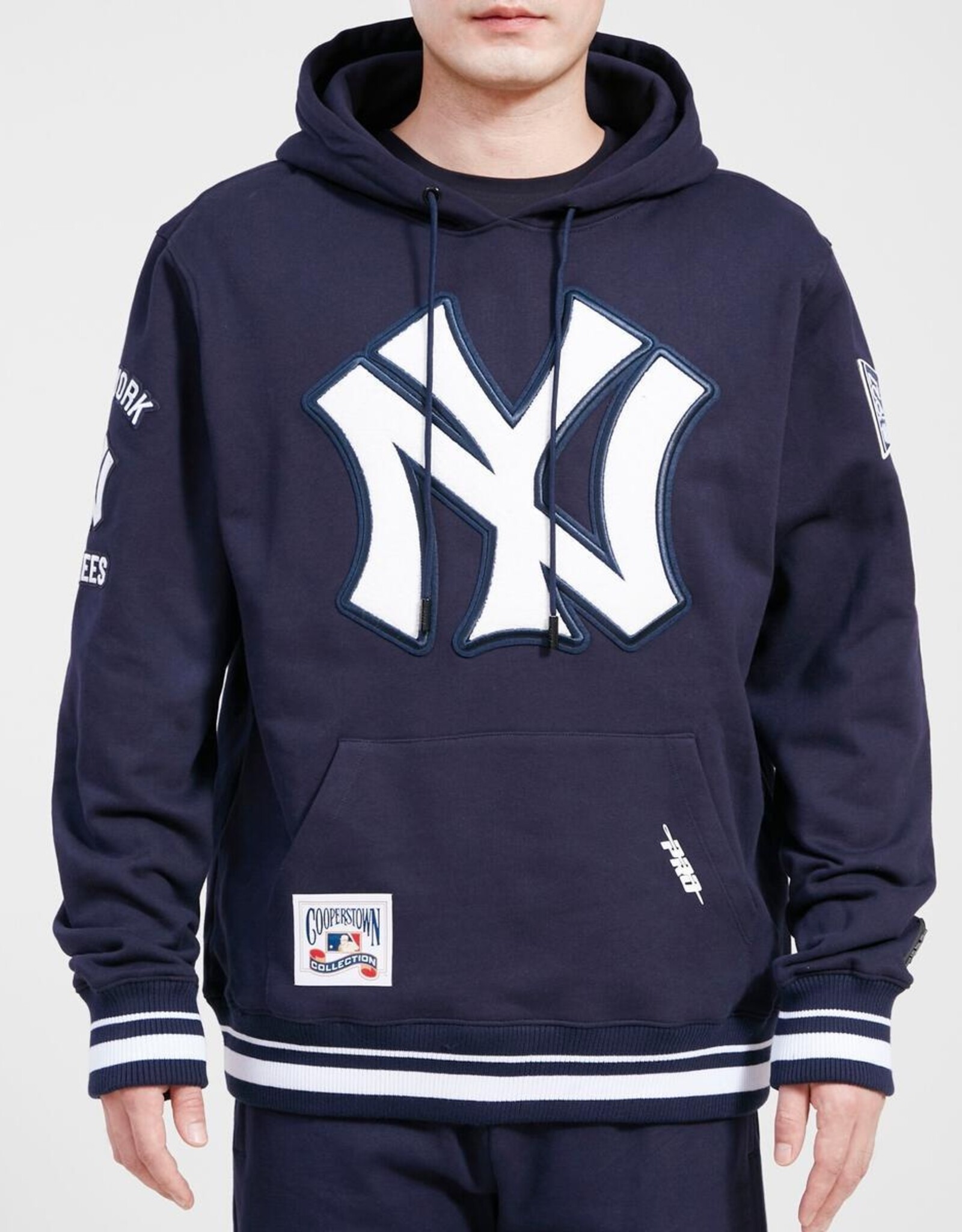 Pro Standard New York Yankees Men's Retro Classic Fleece Pullover Hoodie - Navy