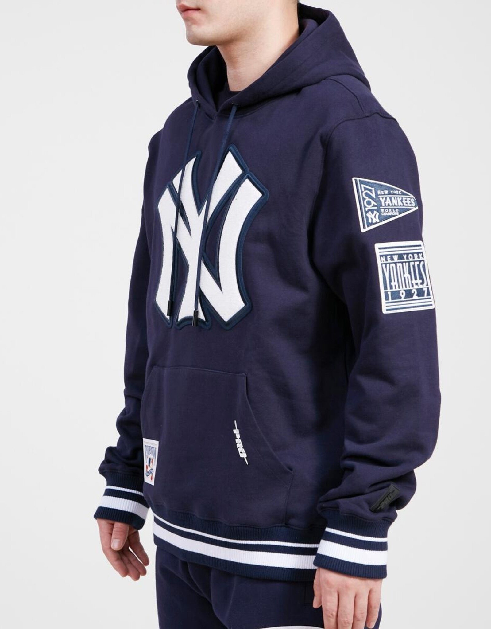 Pro Standard New York Yankees Men's Retro Classic Fleece Pullover Hoodie - Navy