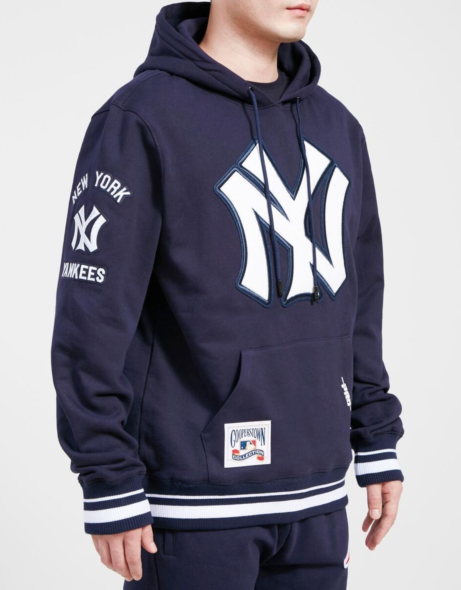 Pro Standard New York Yankees Men's Retro Classic Fleece Pullover Hoodie - Navy