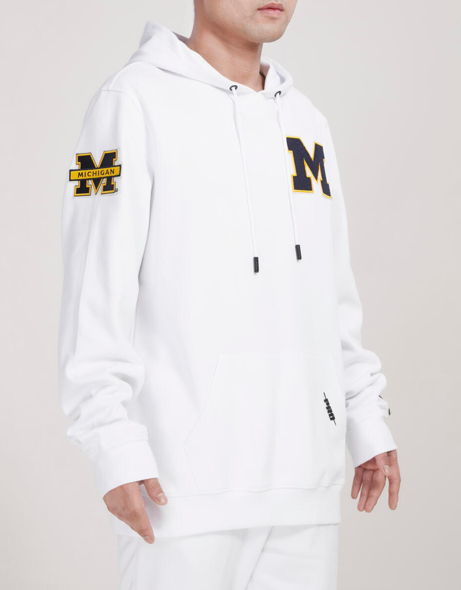 Pro Standard Michigan Wolverines Men's Classic Pullover Hoodie - White