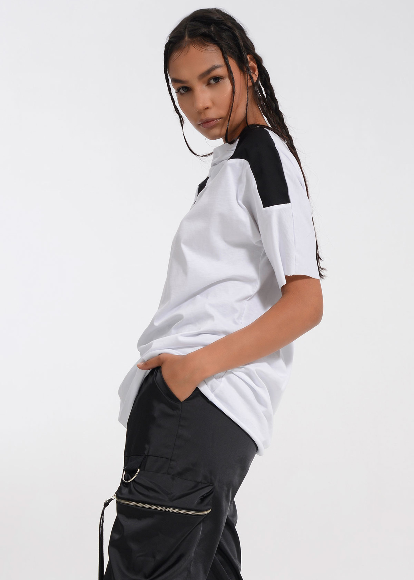 VDR CONTRAST PLEATED T-SHIRT 8100