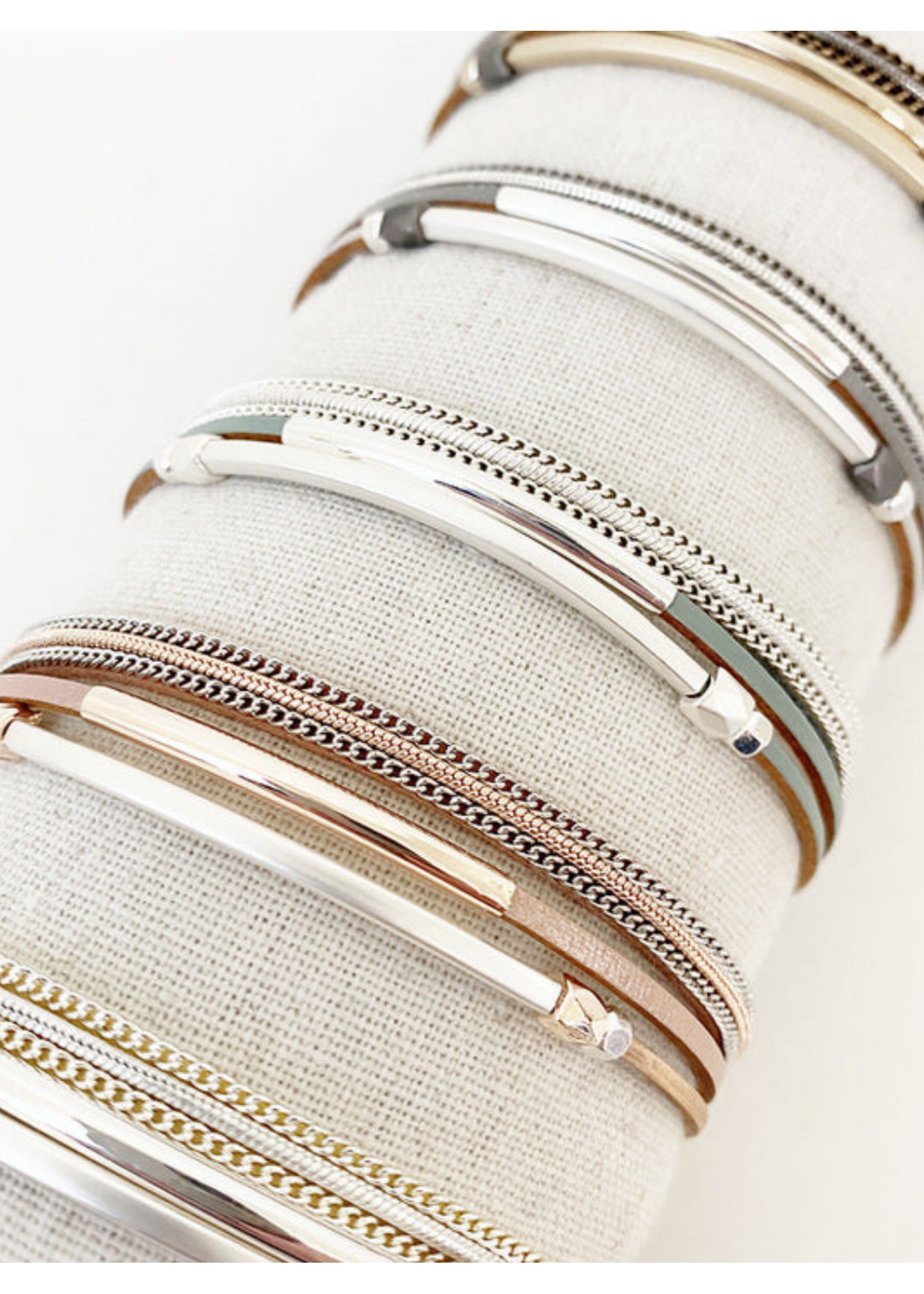 Caracol Delicate Single Multi-strand Bracelet in Genuine Leather w/Metal