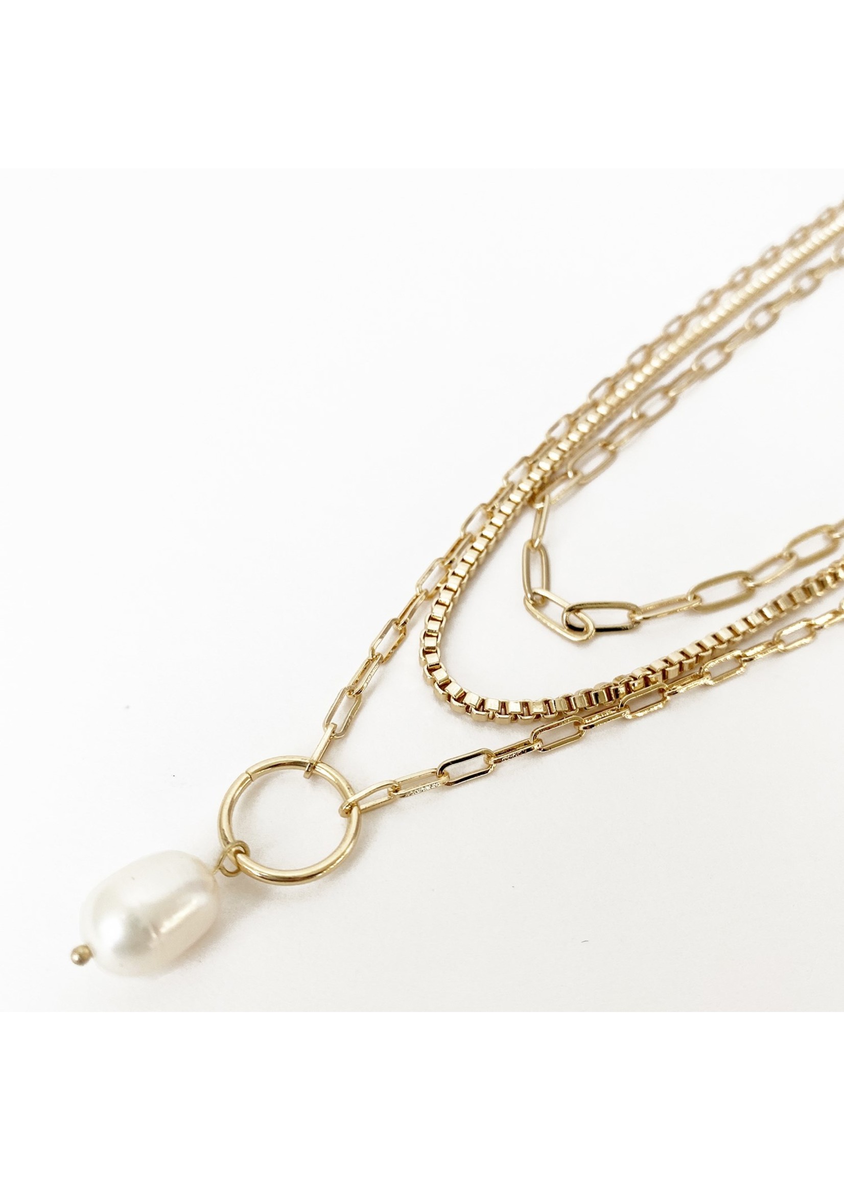 Caracol 3 Rows Delicate Necklace W/ Pearls