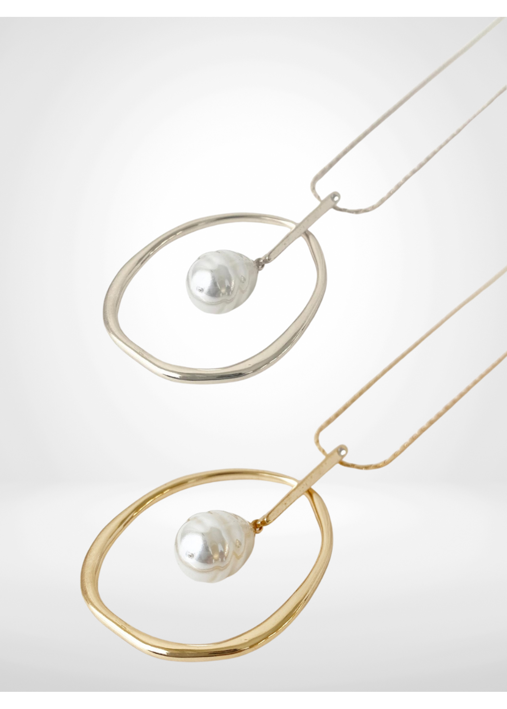 Caracol Waved Ring Necklace with Faux Pearl & Crystal Pendant