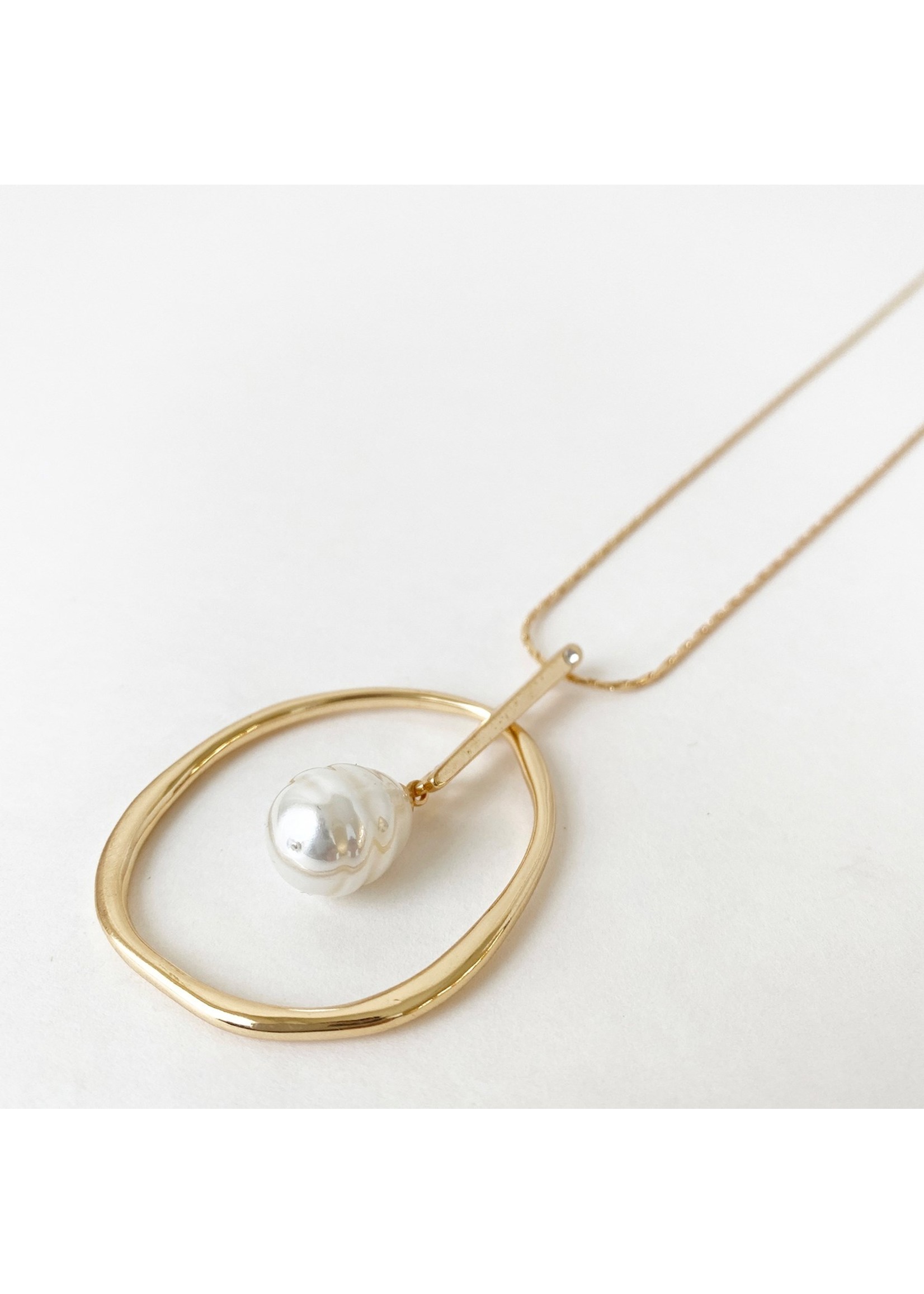 Caracol Waved Ring Necklace with Faux Pearl & Crystal Pendant