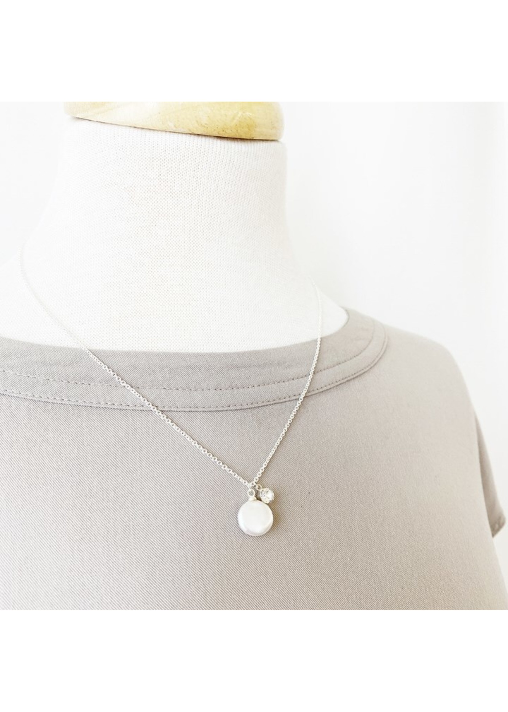 Caracol Mini Faux Pearl & Crystal Pendant Necklace