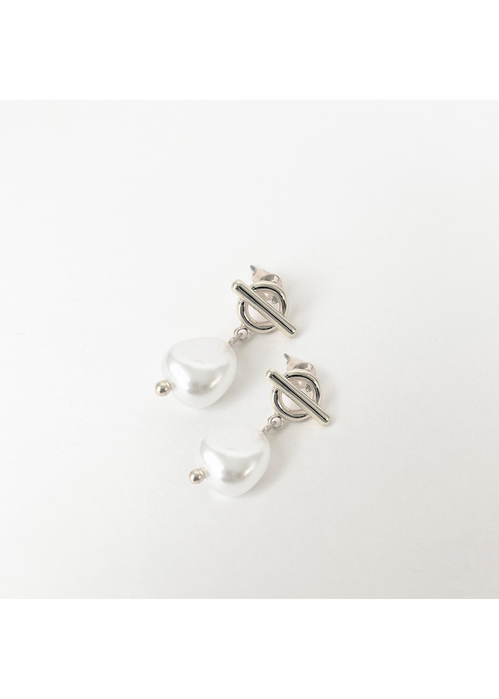 Caracol Faux Pearl on T-Bar Earrings