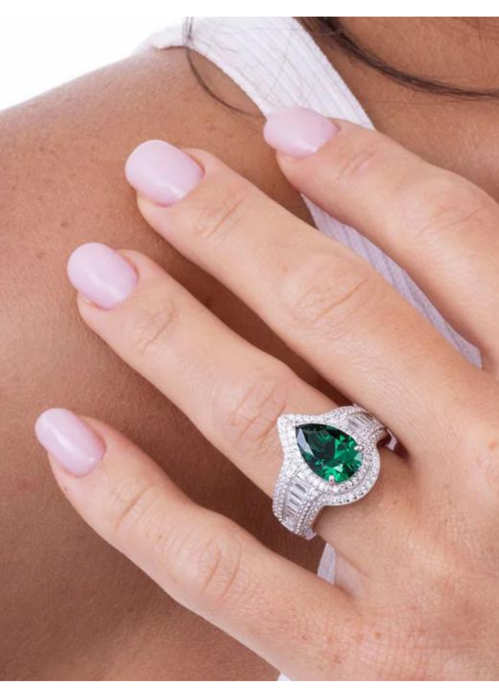 Anna Zuckerman Luxury Elizabeth 63 Ring Emerald Green