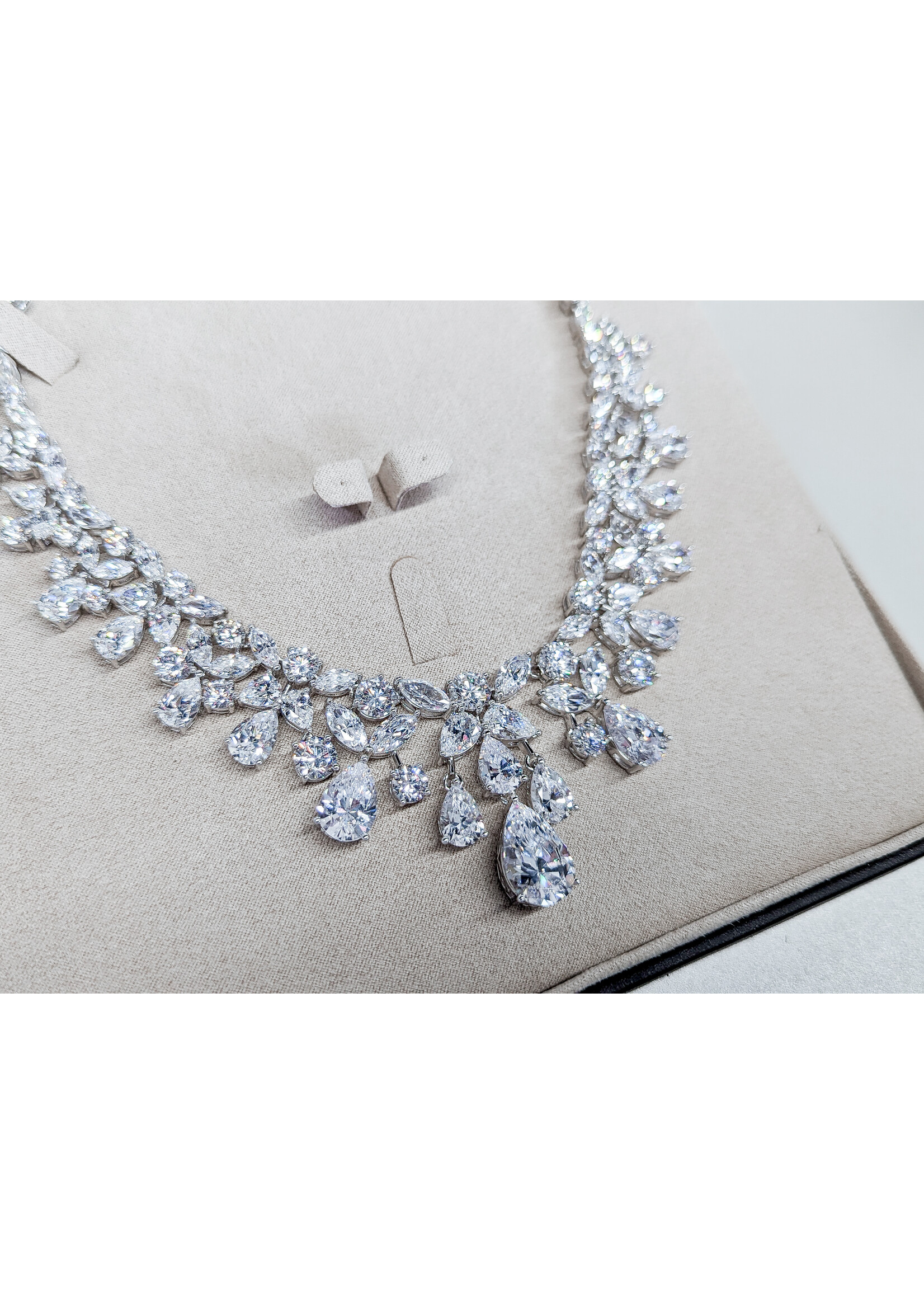 Anna Zuckerman Luxury AZL Elizabeth 36 Diamond White Necklace