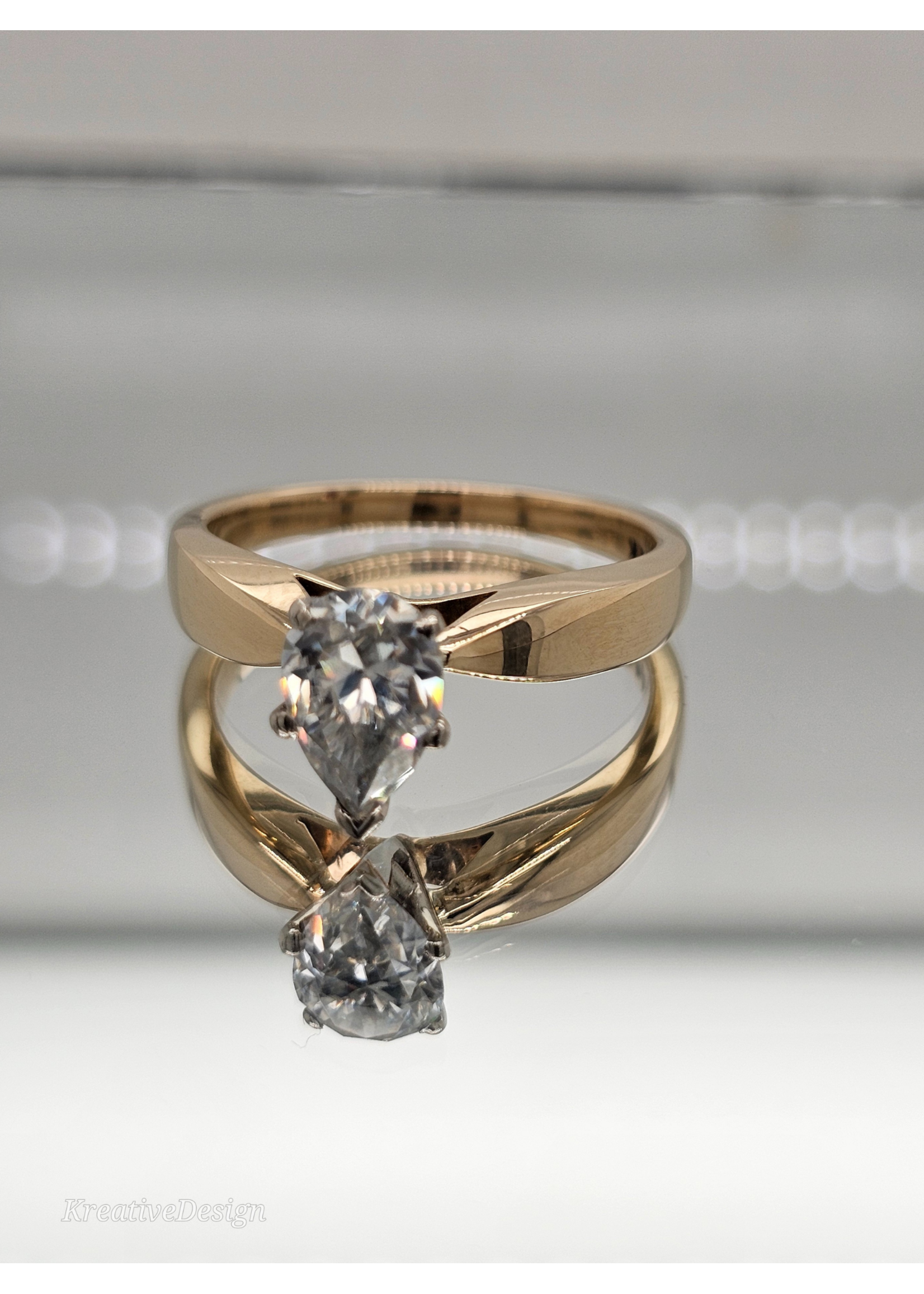 Vintage Vintage Pear 1.5ct Moissanite Diamond 14kyw Size 9