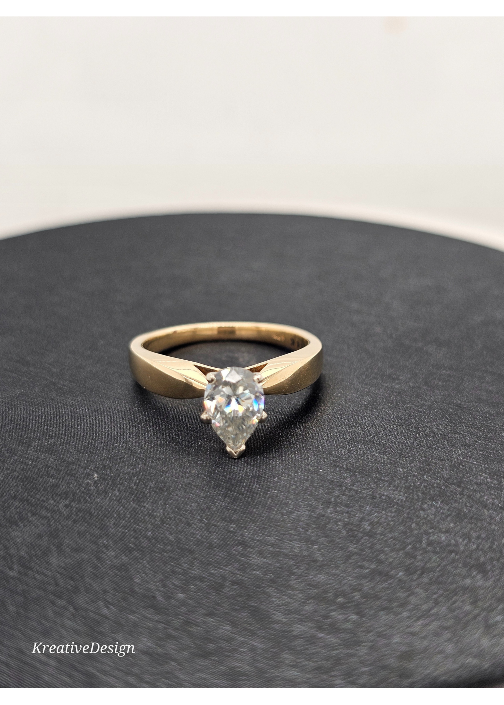 Vintage Vintage Pear 1.5ct Moissanite Diamond 14kyw Size 9
