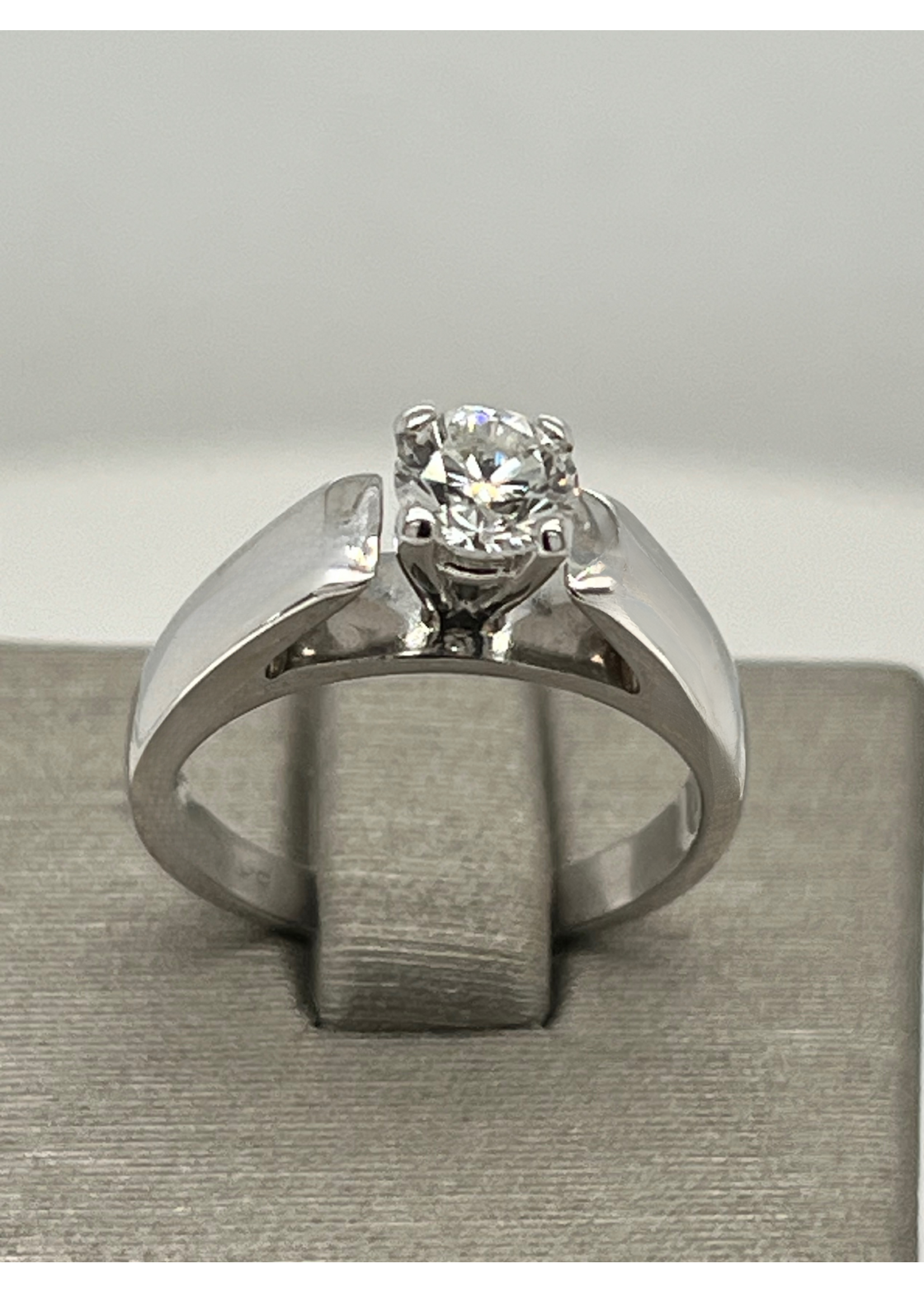 Vintage Vintage Canadian Polar Ice Diamond 14KW .5ctw I2 F Size 4