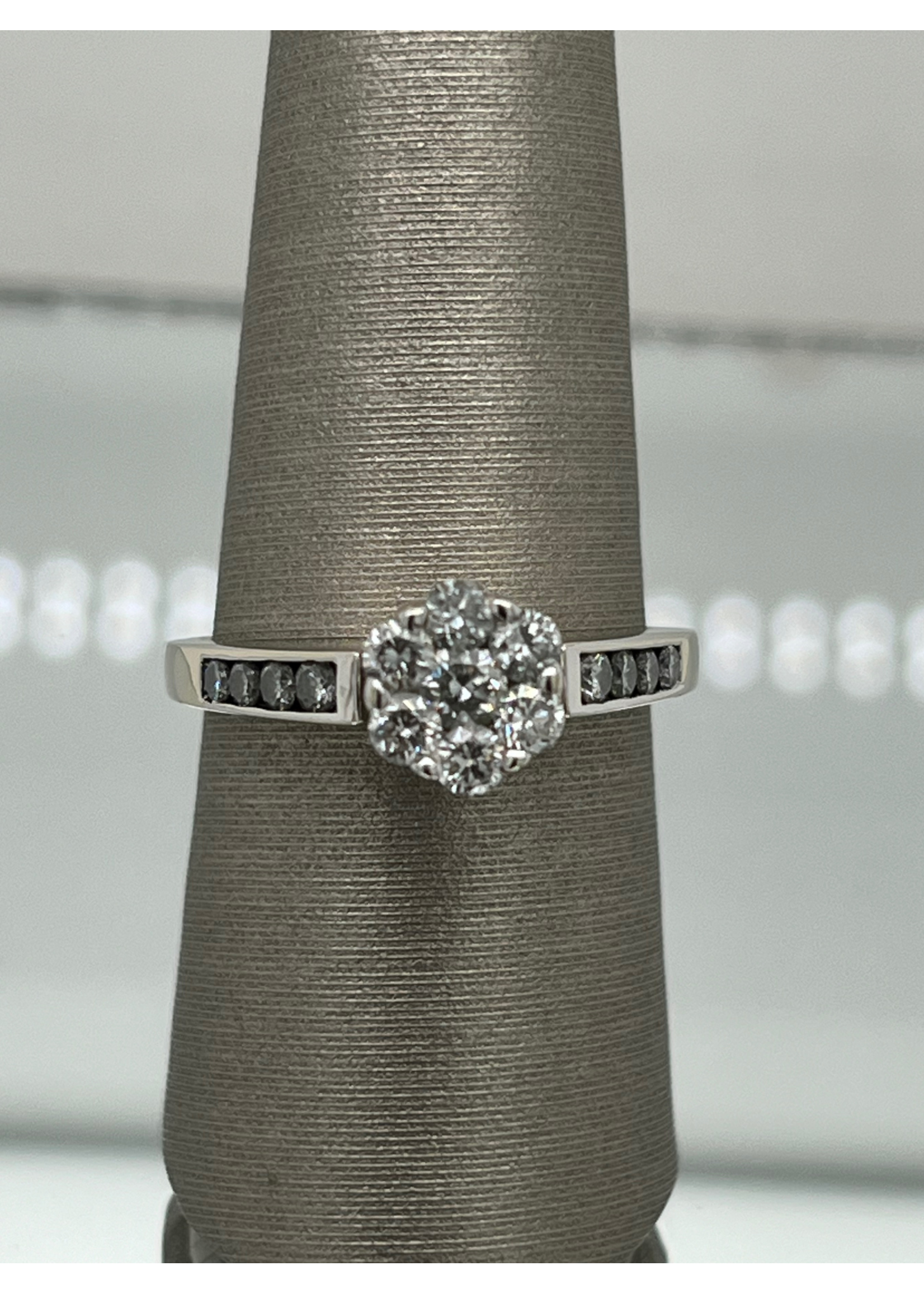 Vintage Vintage Illusion Diamond Ring R1400