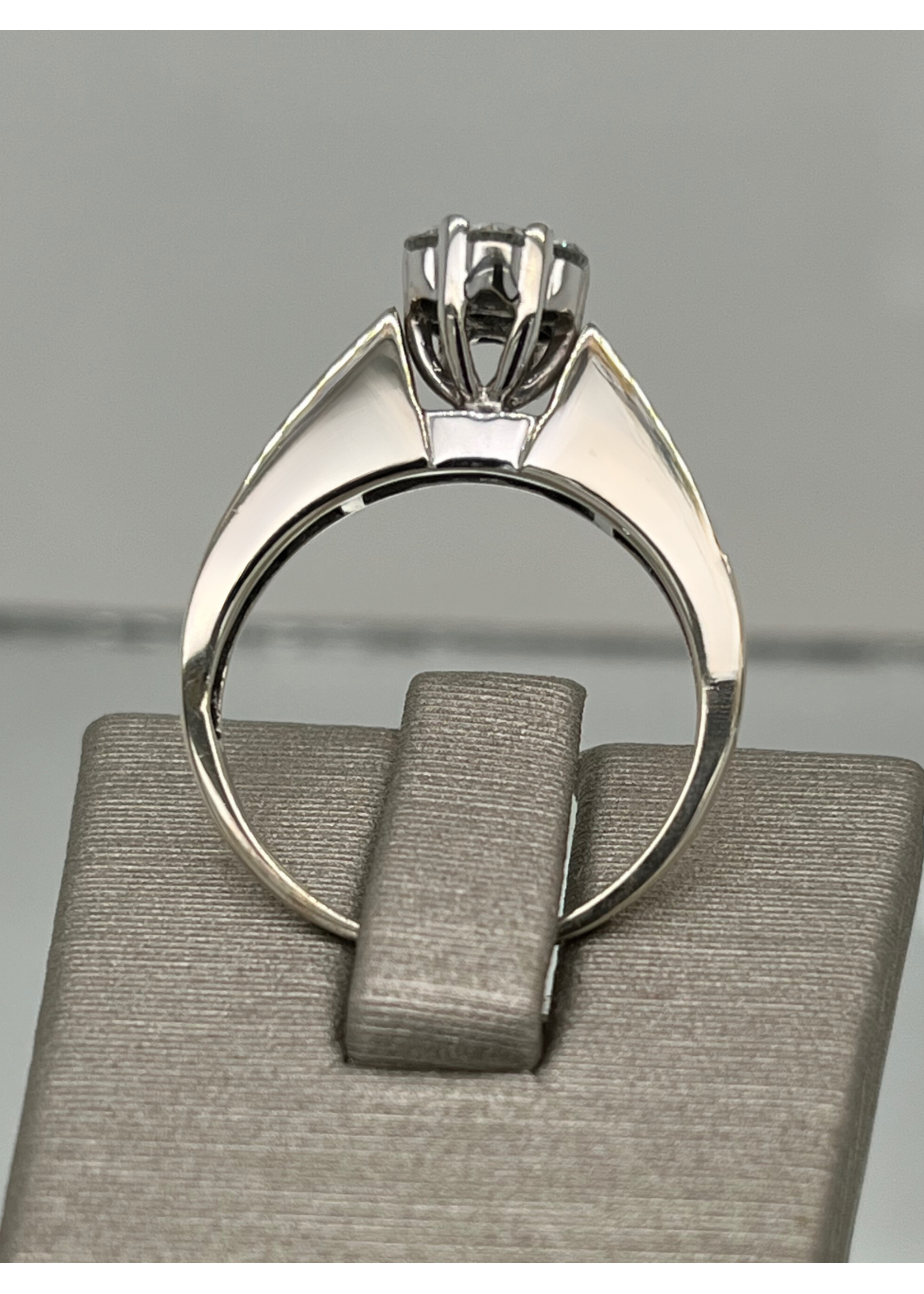 Vintage Vintage Illusion Diamond Ring R1400