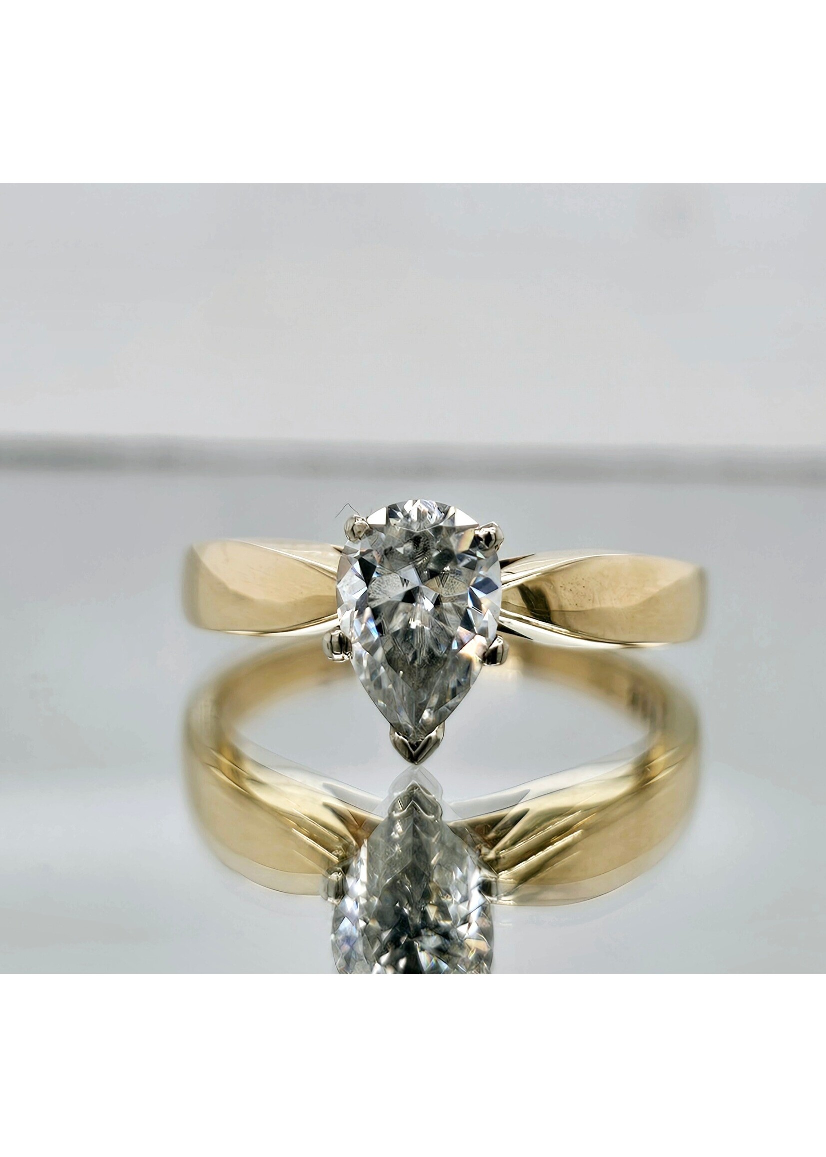 Vintage Vintage Pear 1.5ct Moissanite Diamond 14kyw Size 9