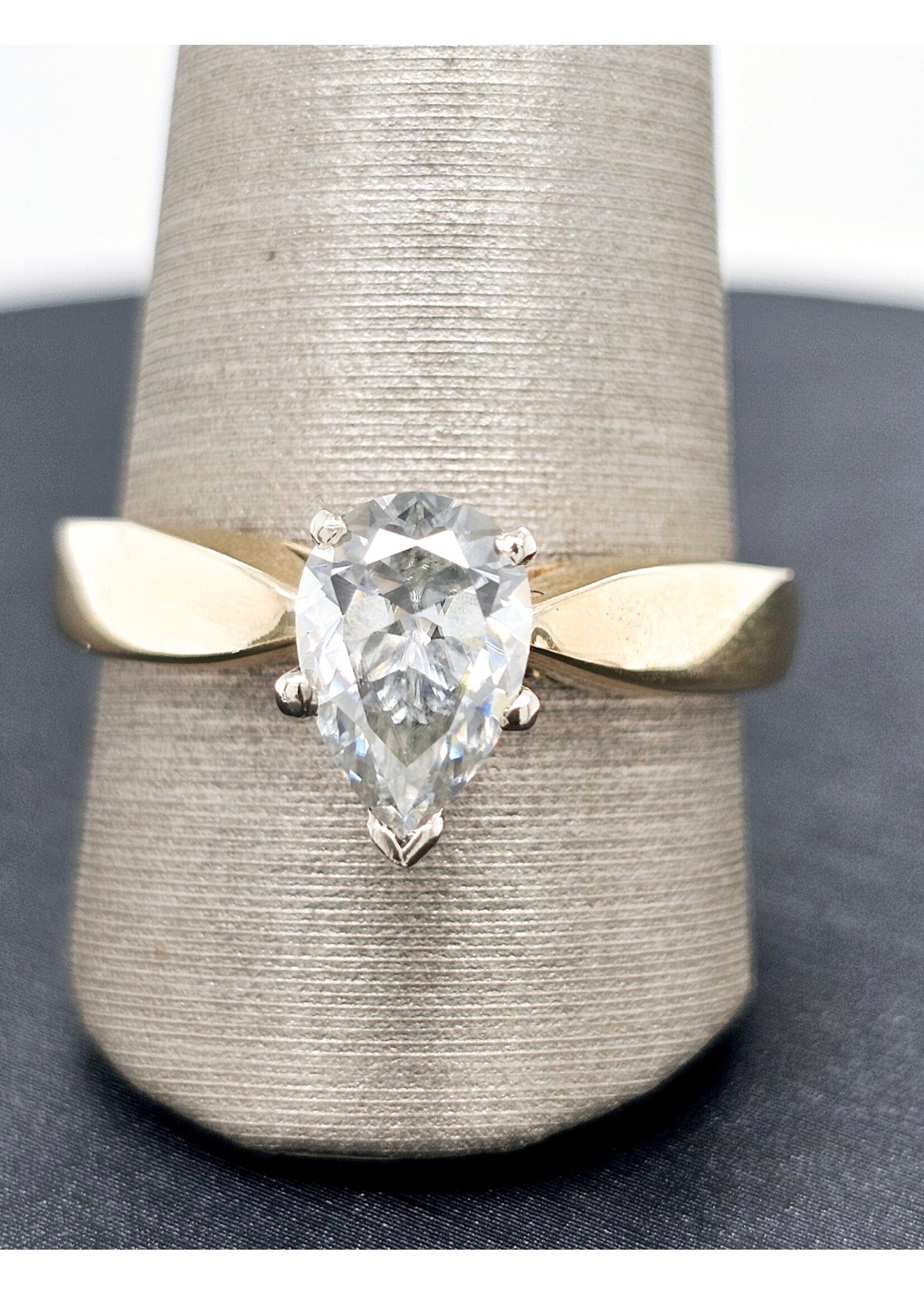 Vintage Vintage Pear 1.5ct Moissanite Diamond 14kyw Size 9