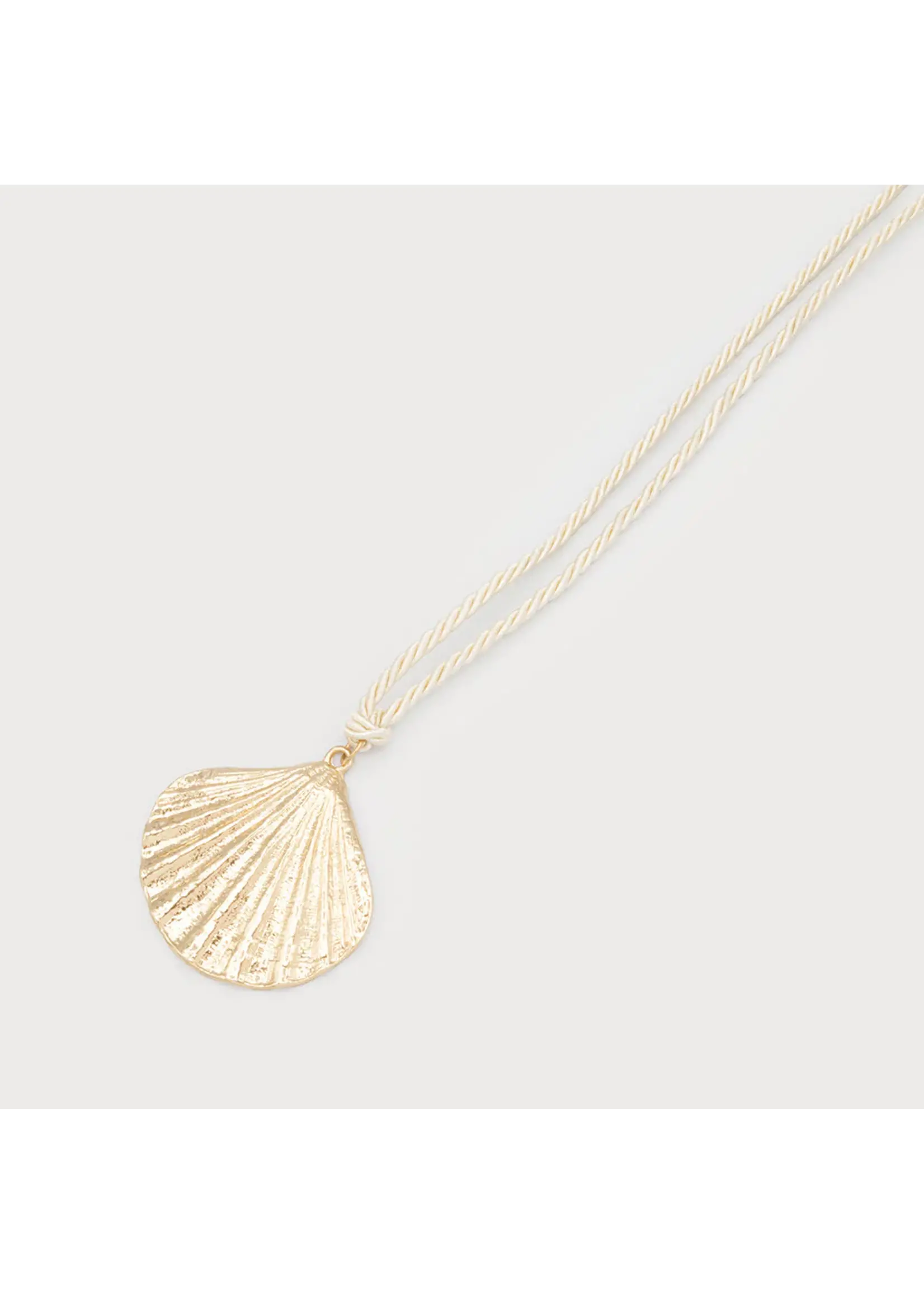 Caracol Rope Necklace w/Shell Pendant