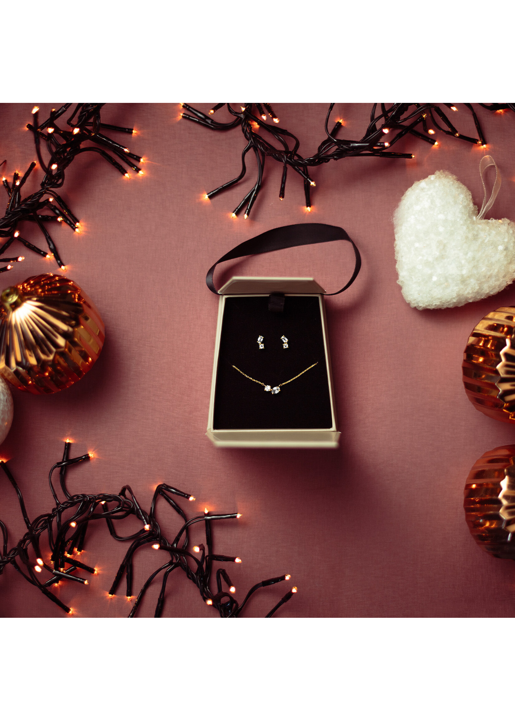 Jackie Gold Jackie Gold 14KY Festive Sparkling Studs