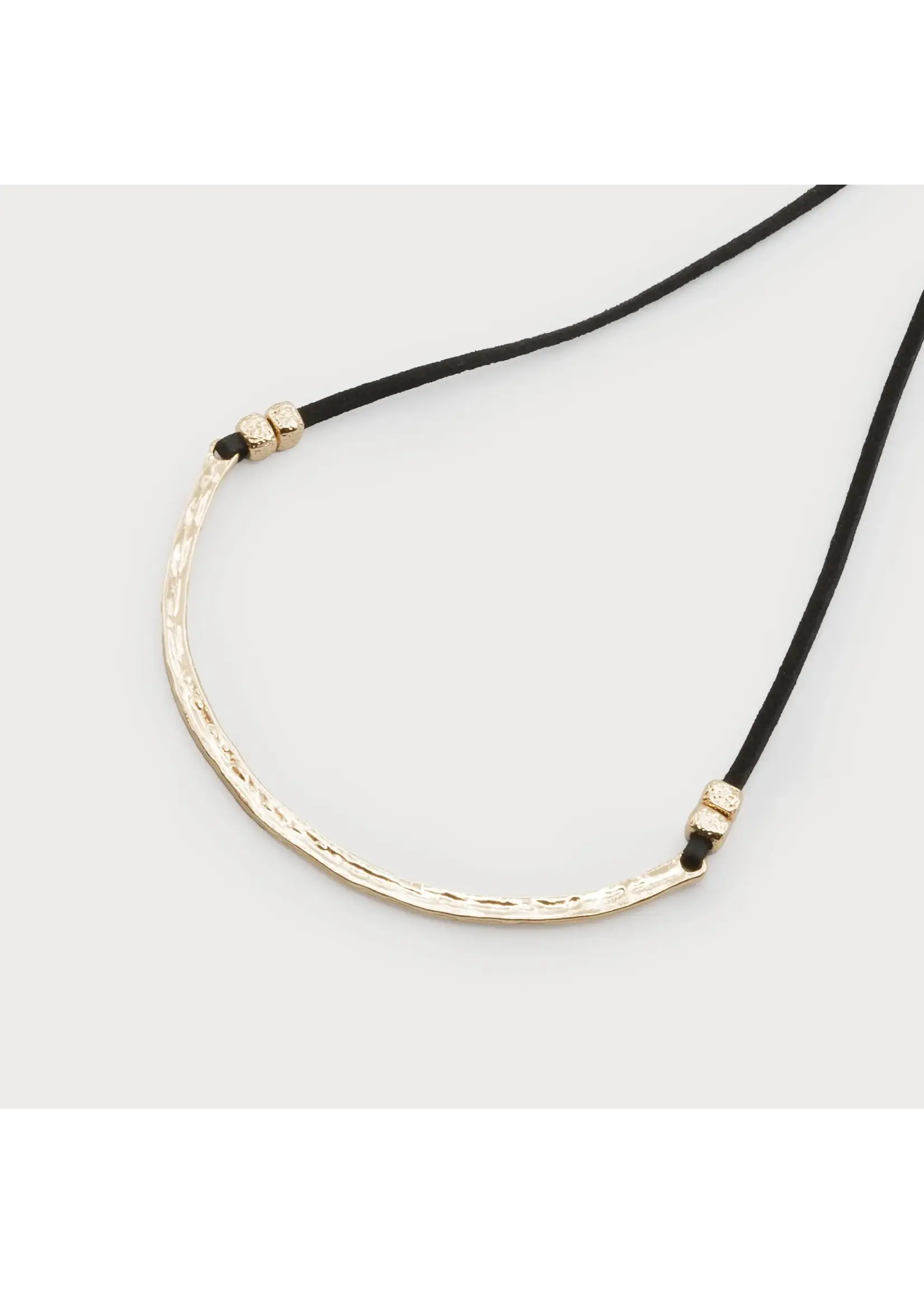 Caracol Caracol Hammered Metal Neck on Cord