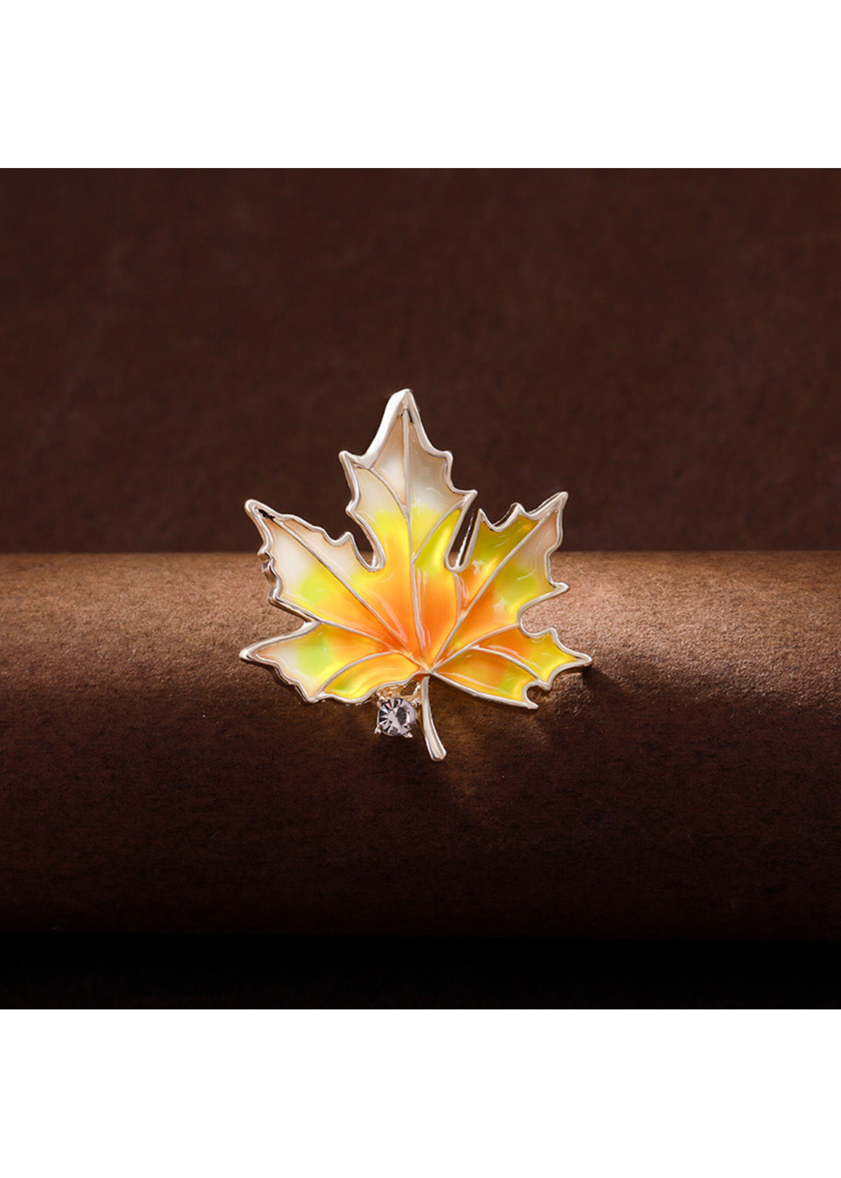 Brooch Chic Maple Leaf gradiant color