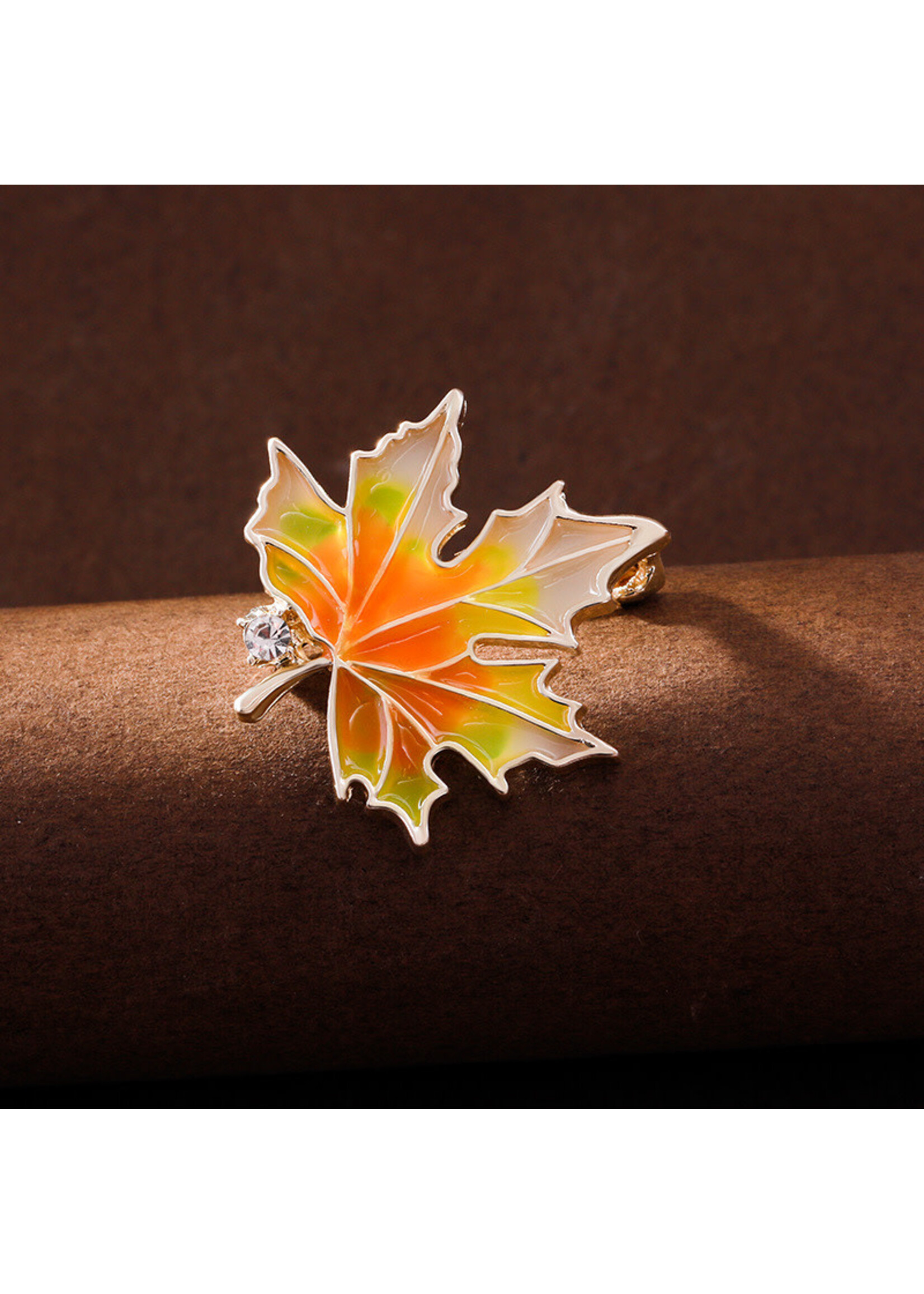 Brooch Chic Maple Leaf gradiant color