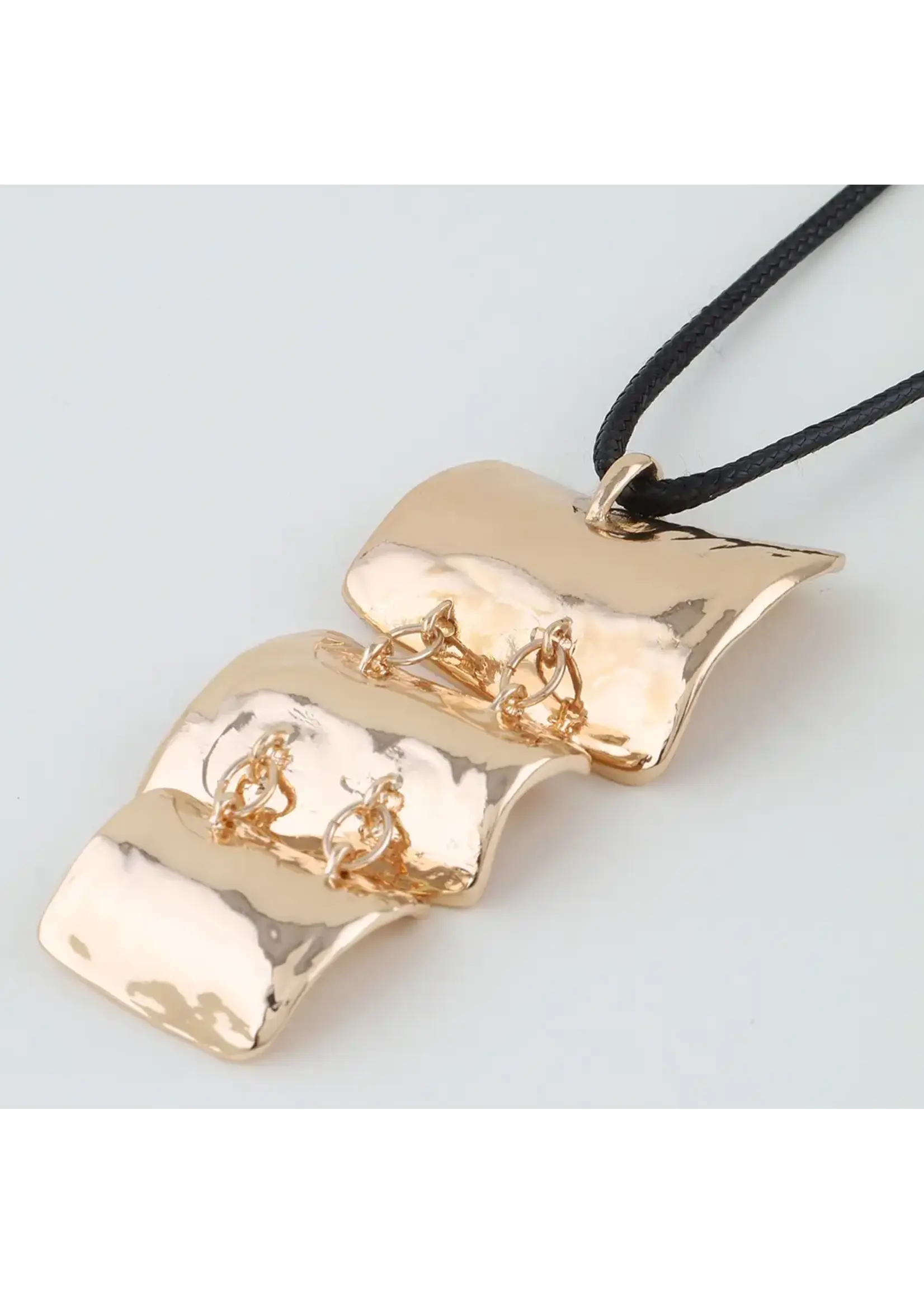 Triple Hammered Curved Drop Necklace