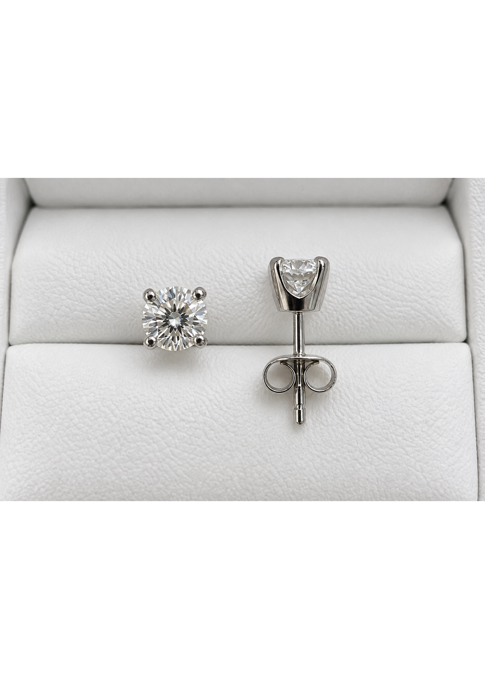 Vintage 14kw Diamond Stud Earrings 0.25ct MSRP $800
