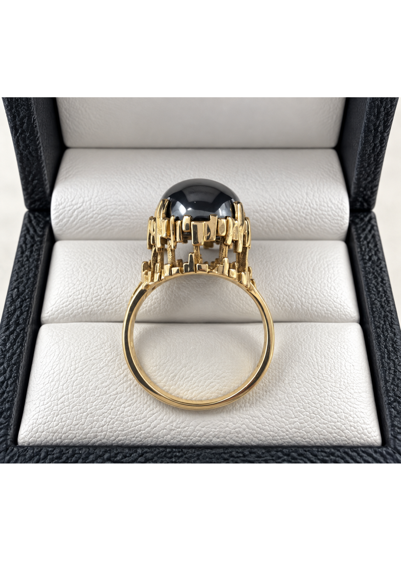 Vintage 10ky Cabochon Black Alaskan Ring Size 8 MSRP $600