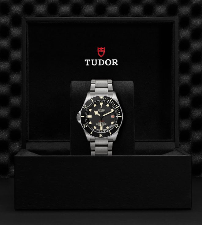 Tudor TUDOR Pelagos LHD  Ceramic matt black disc, Titanium bracelet