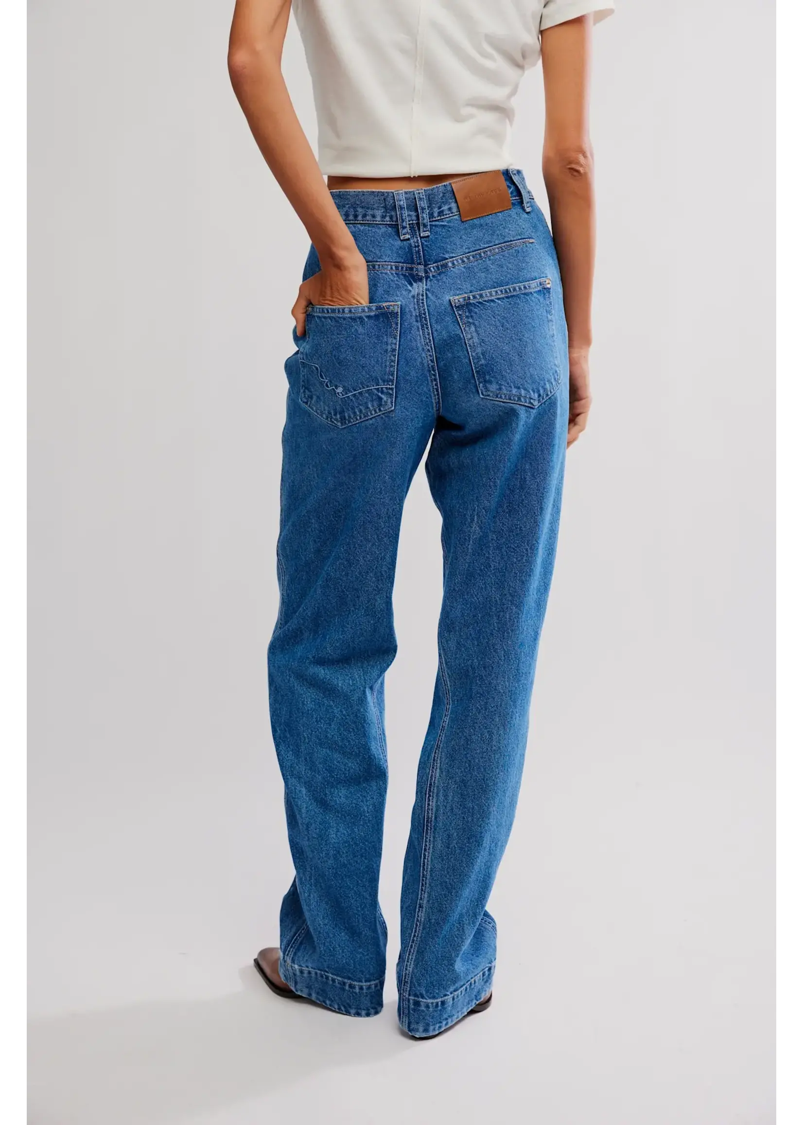 Free People STICK AROUND SLIM CURVE JEAN