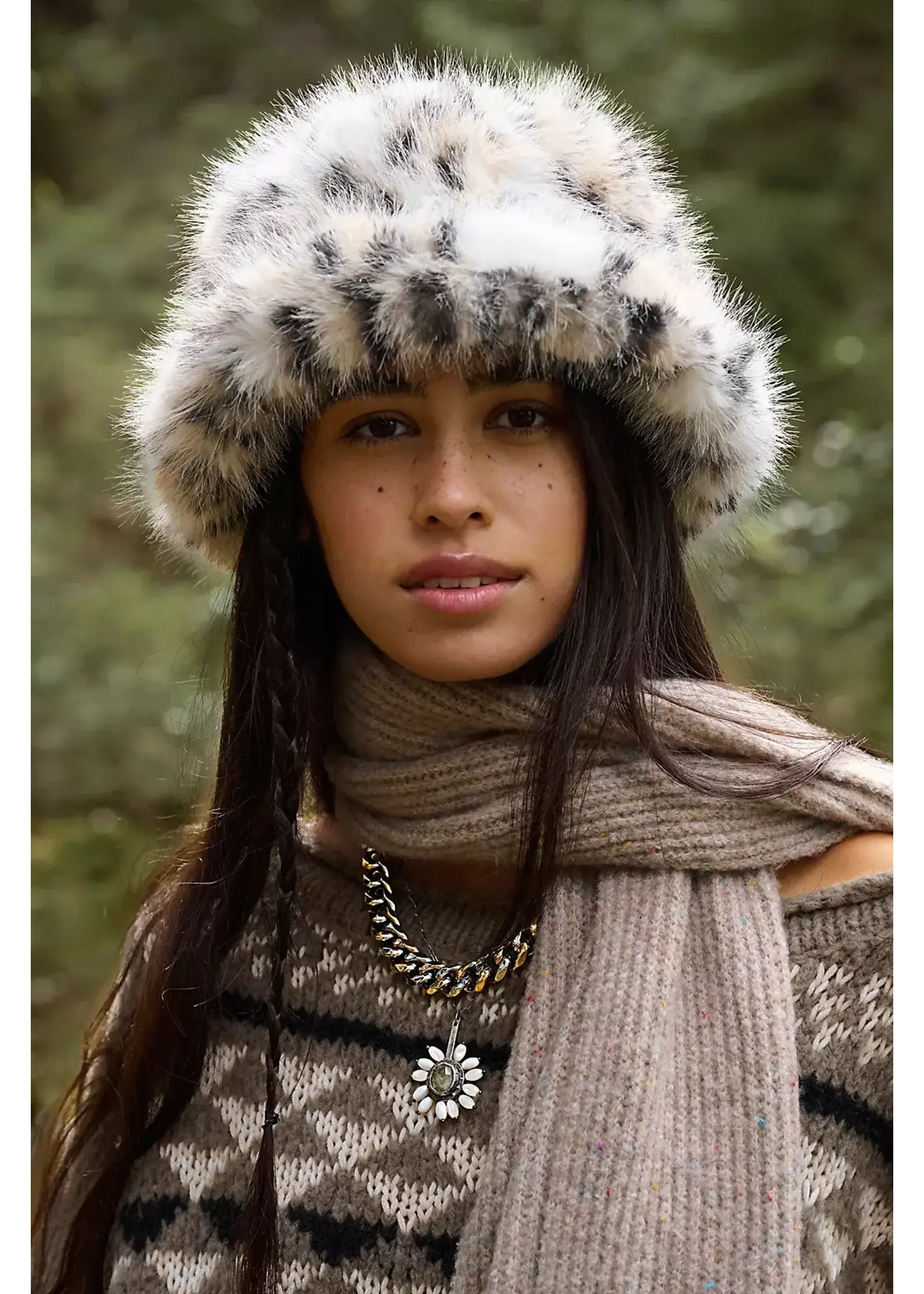 ICE QUEEN BUCKET HAT