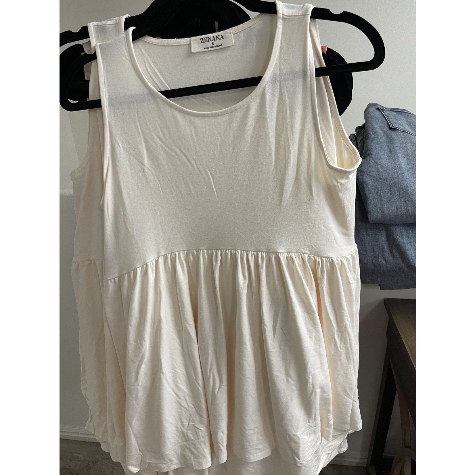 Zenana BRUSHED DTY SLEEVELESS EMPIRE WAIST SHIRRING TOP