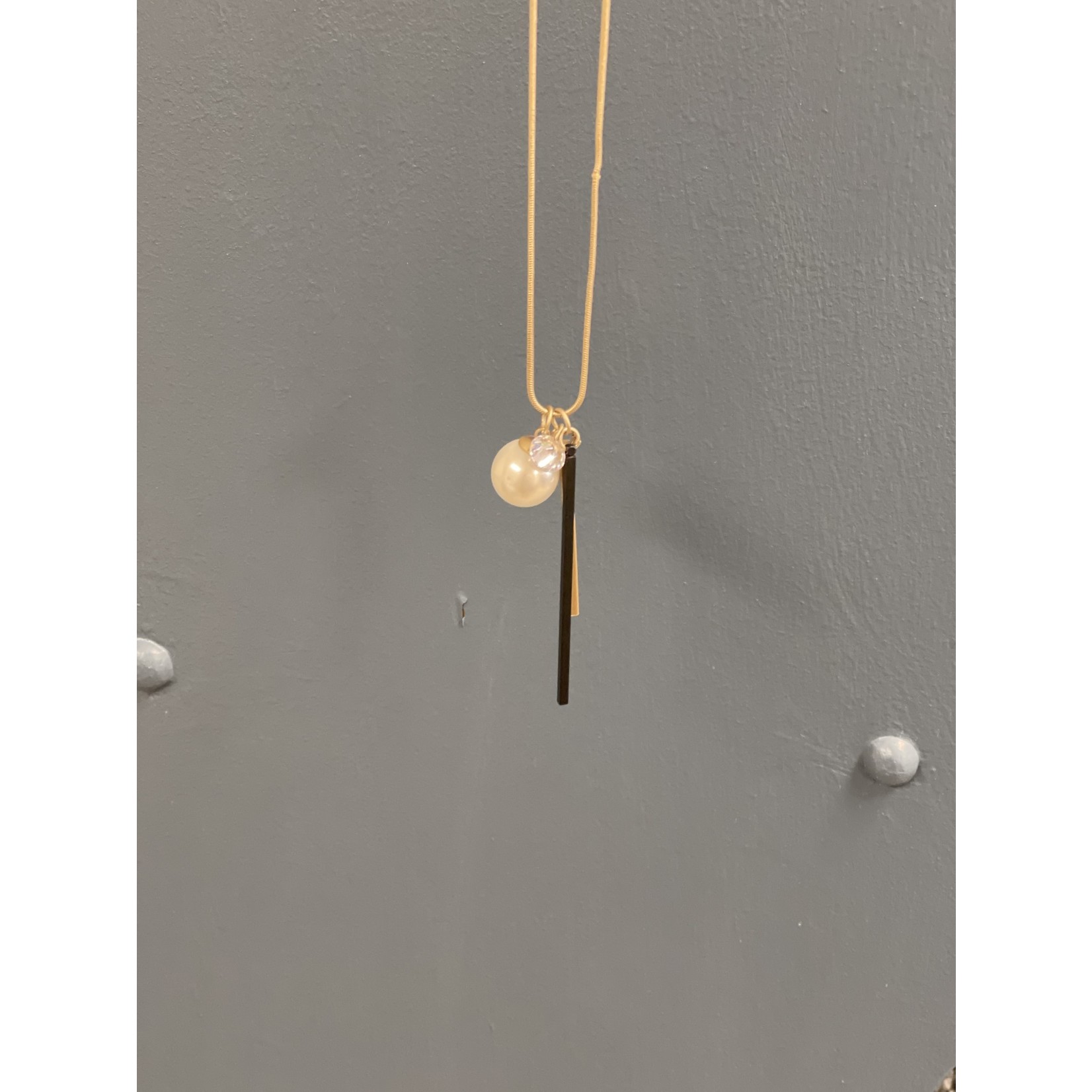 Billie's Jewelry & Accessories Adorable Pearl w/ accents Sticks Necklace