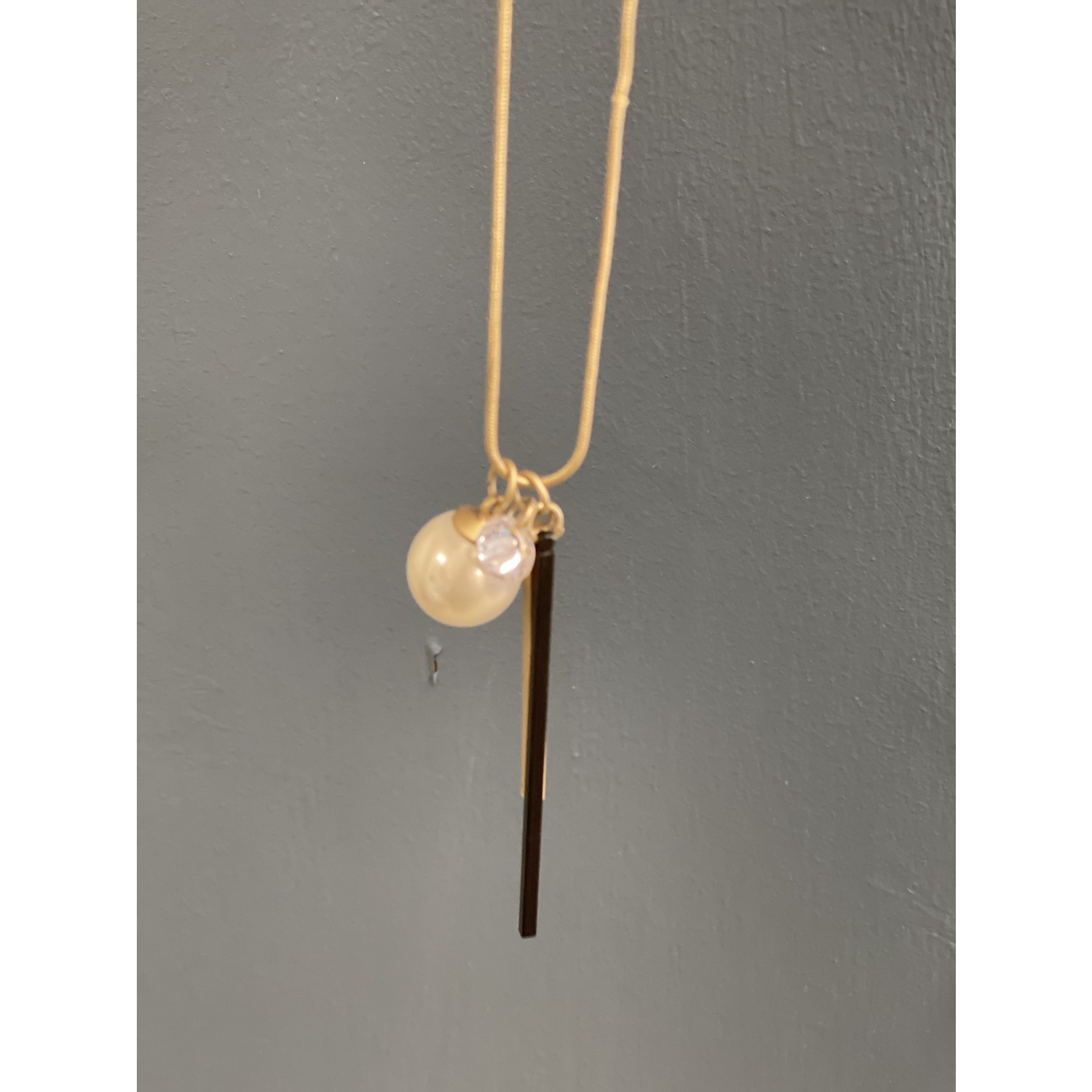 Billie's Jewelry & Accessories Adorable Pearl w/ accents Sticks Necklace
