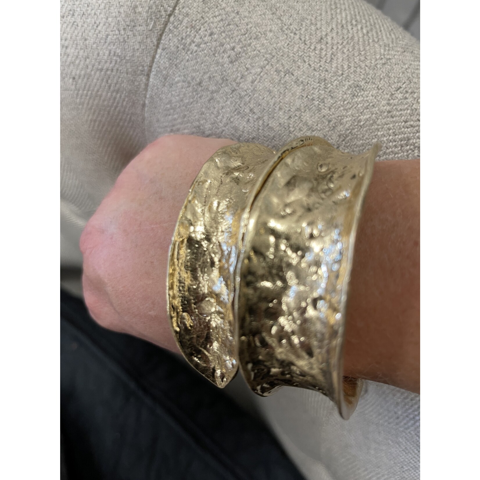 American Unique  Group Gold Cuff Bracelet