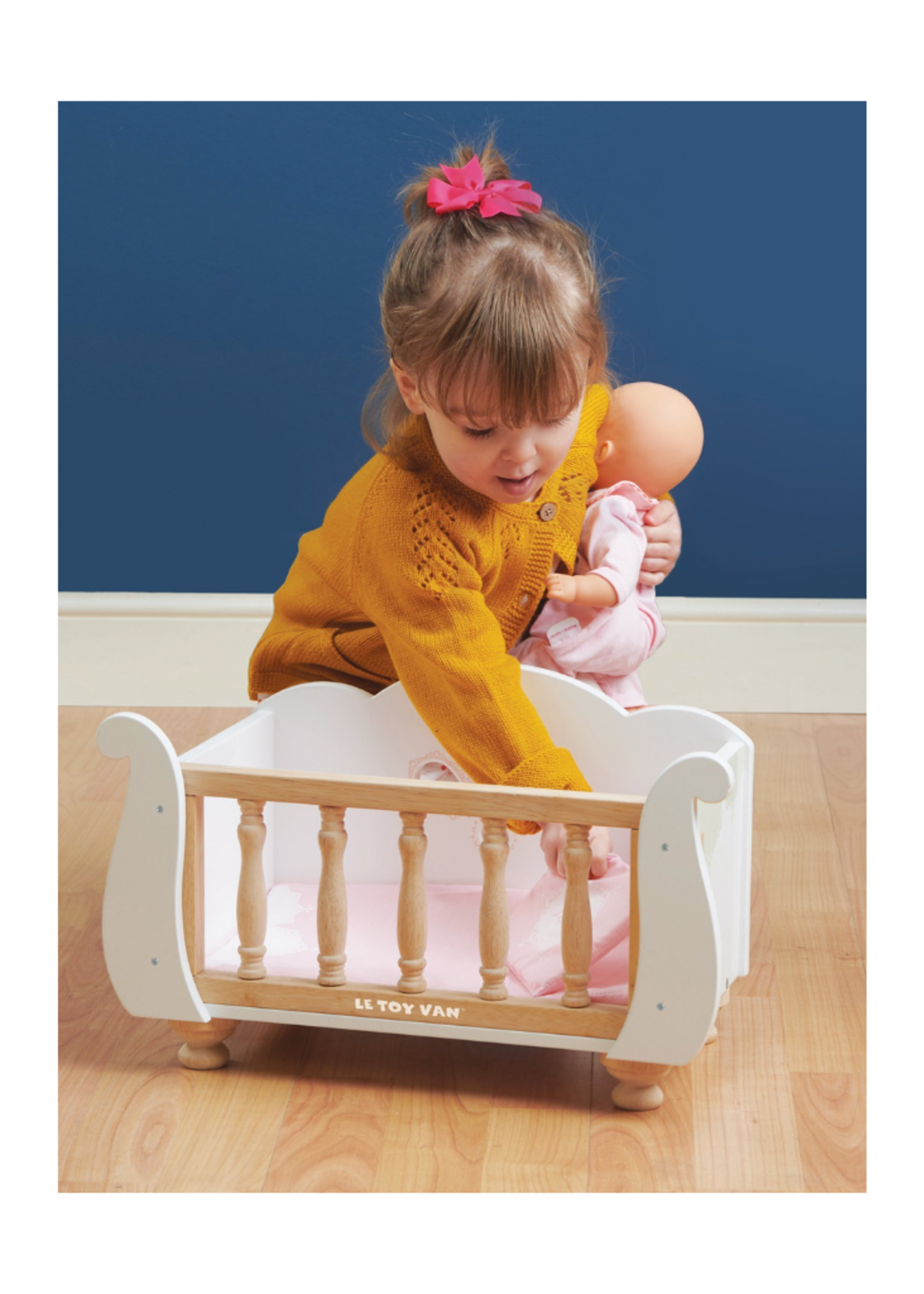 Le Toy Van Sleigh Doll Cot