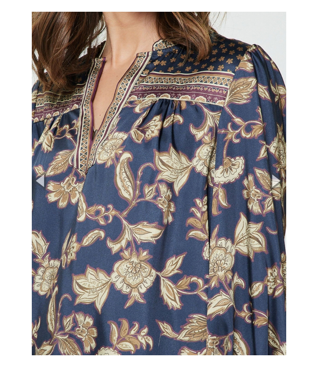 Cassie Top