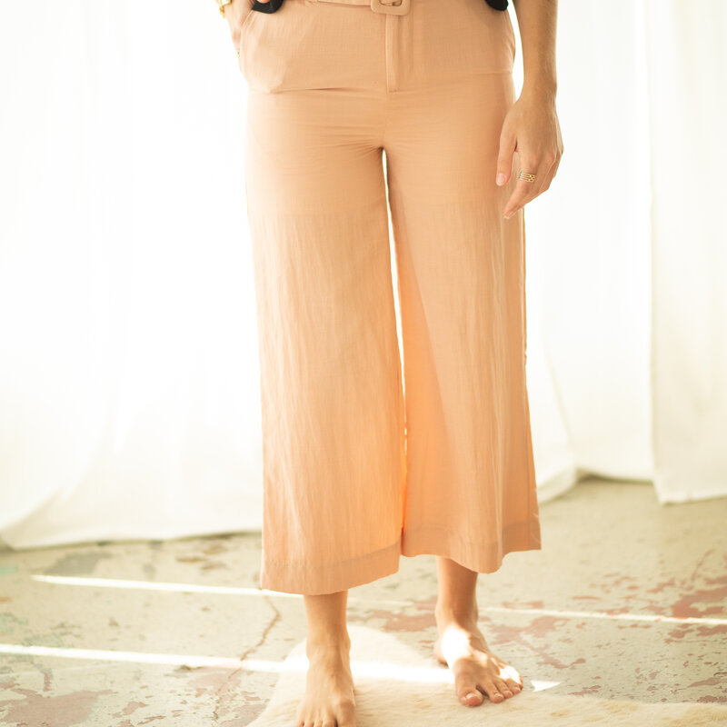 Moodie Lightweight Cropped Pants