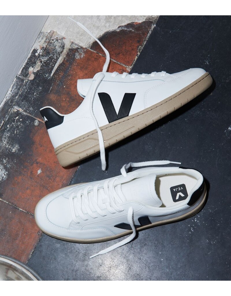 Veja V-12 Leather