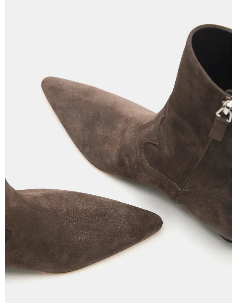 LE MONDE BÉRYL Camille Boot