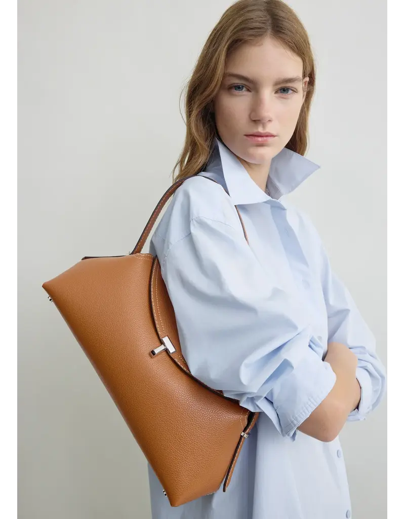 TOTEME T-LOCK GRAINED LEATHER SHOULDER