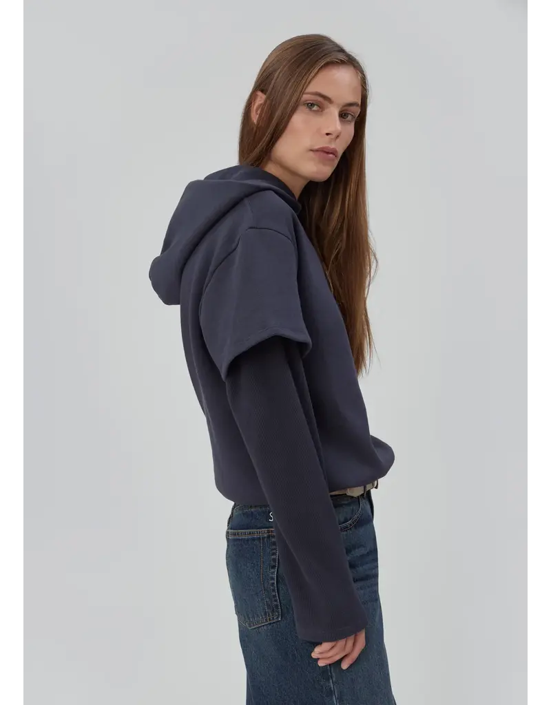 STILL HERE 2TEE SWEATSHIRT