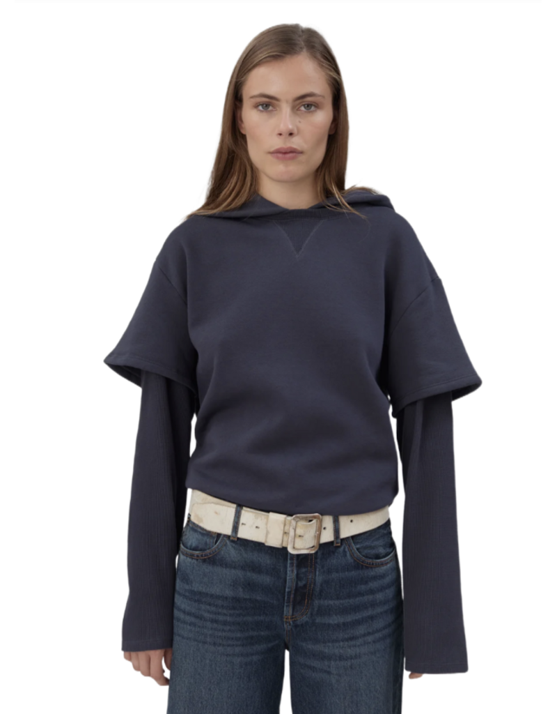STILL HERE 2TEE SWEATSHIRT